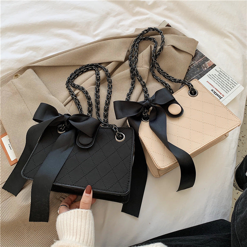 Fashion Silk Scarf One-Shoulder Diamond Chain Bag (See size chart where applicable)