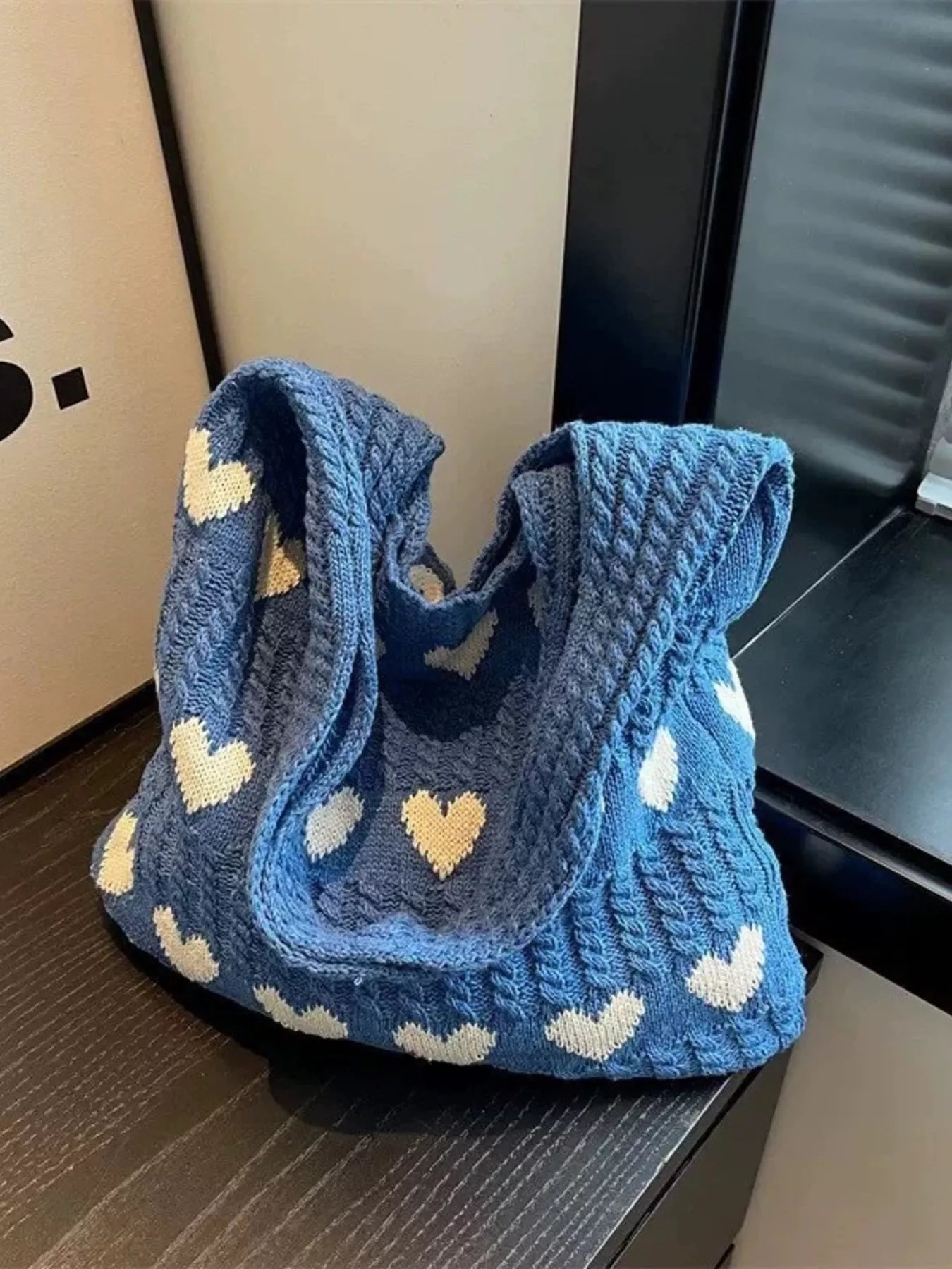 Heart Pattern Knitted Handbag