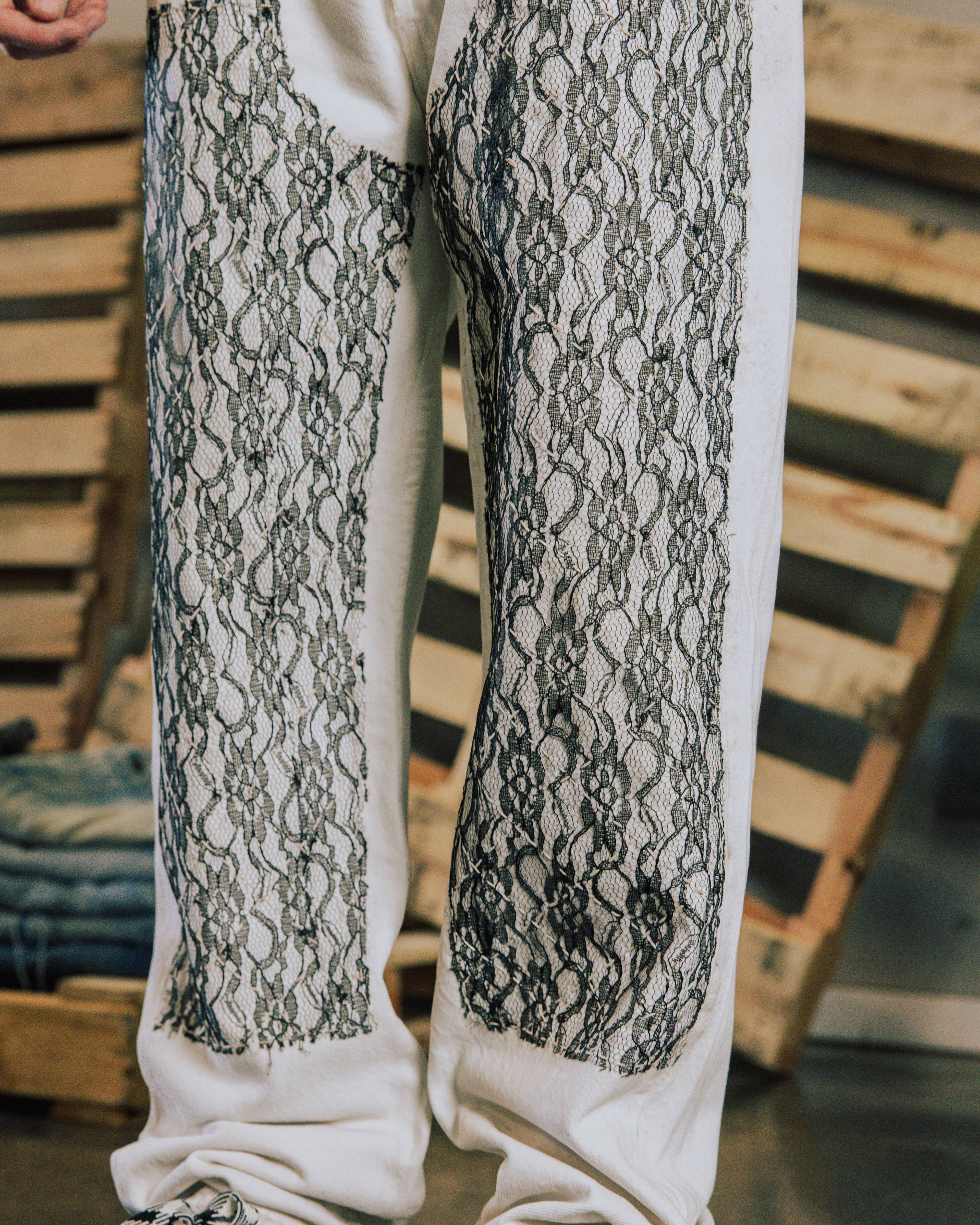 COMMONS LACE HAND STITCHED DOUBLE KNEE PANT WHITE (R42)