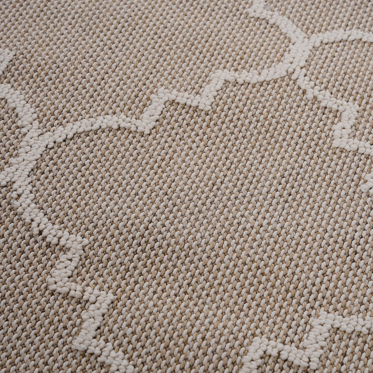 NAAR Guros Collection 2X8 Ivory / Trellis Indoor / Outdoor Runner Rug
