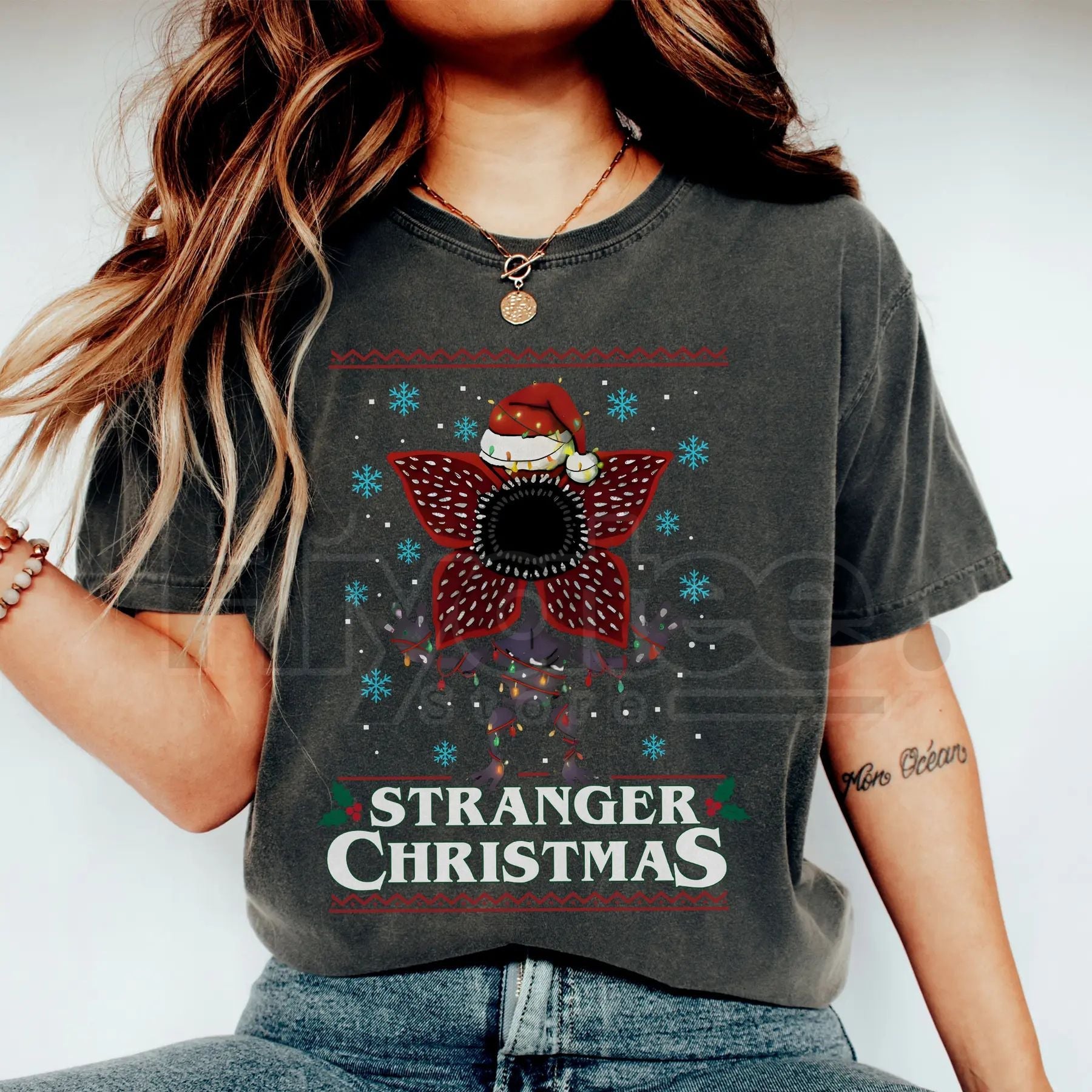 Stranger Christmas Merry Upside Down Classic T-Shirt – Retro 80s Sci-Fi Xmas Jumper