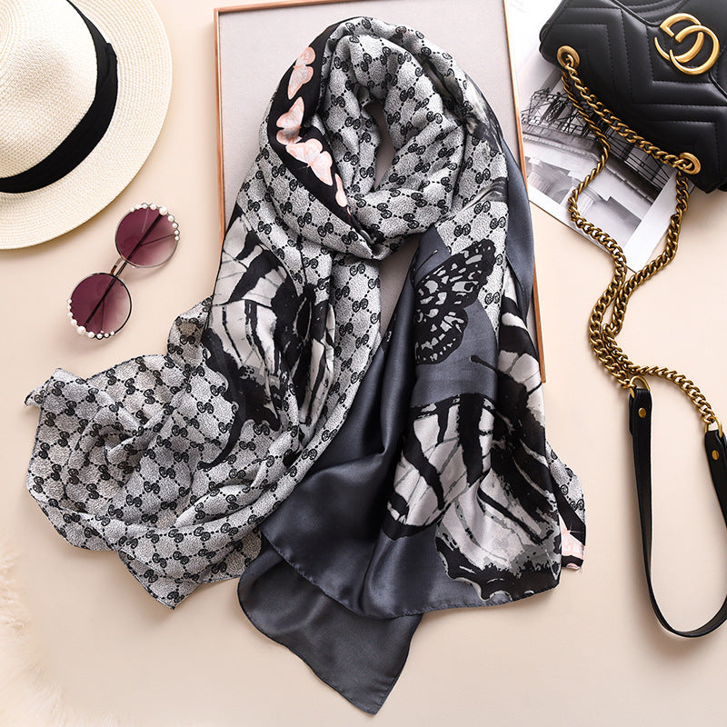 Warm silk scarf (See size chart where applicable)