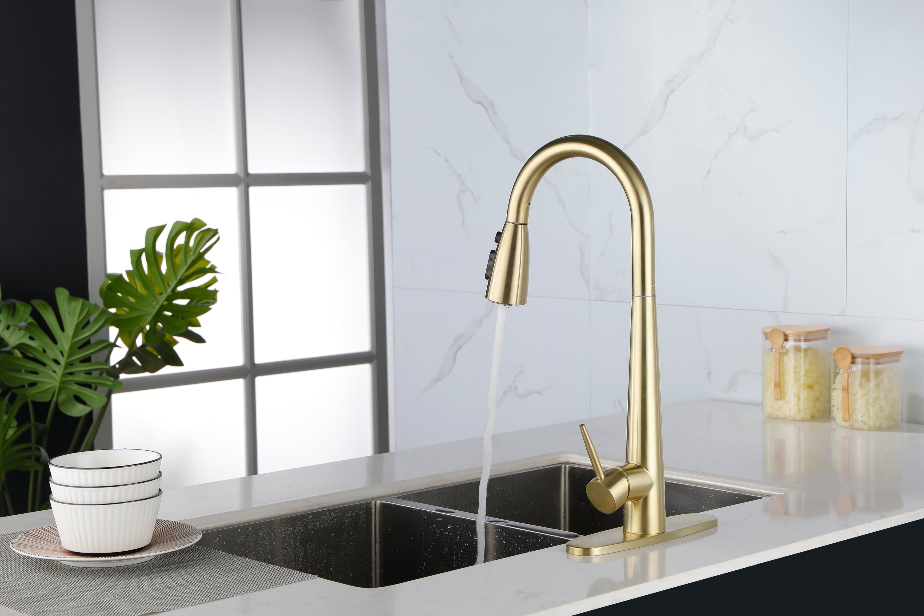 Single Handle Stainless Steel Kitchen Sink Faucet with Pull Down Sprayer