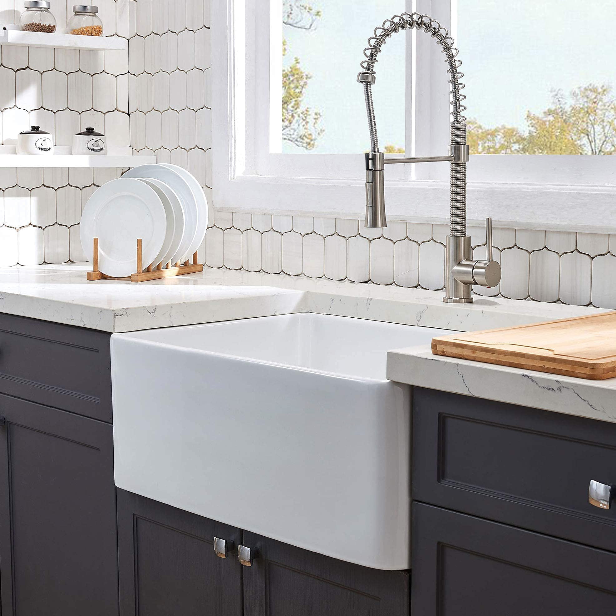 Fireclay 33' L X 20' W Farmhouse Kitchen Sink with Grid and Strainer