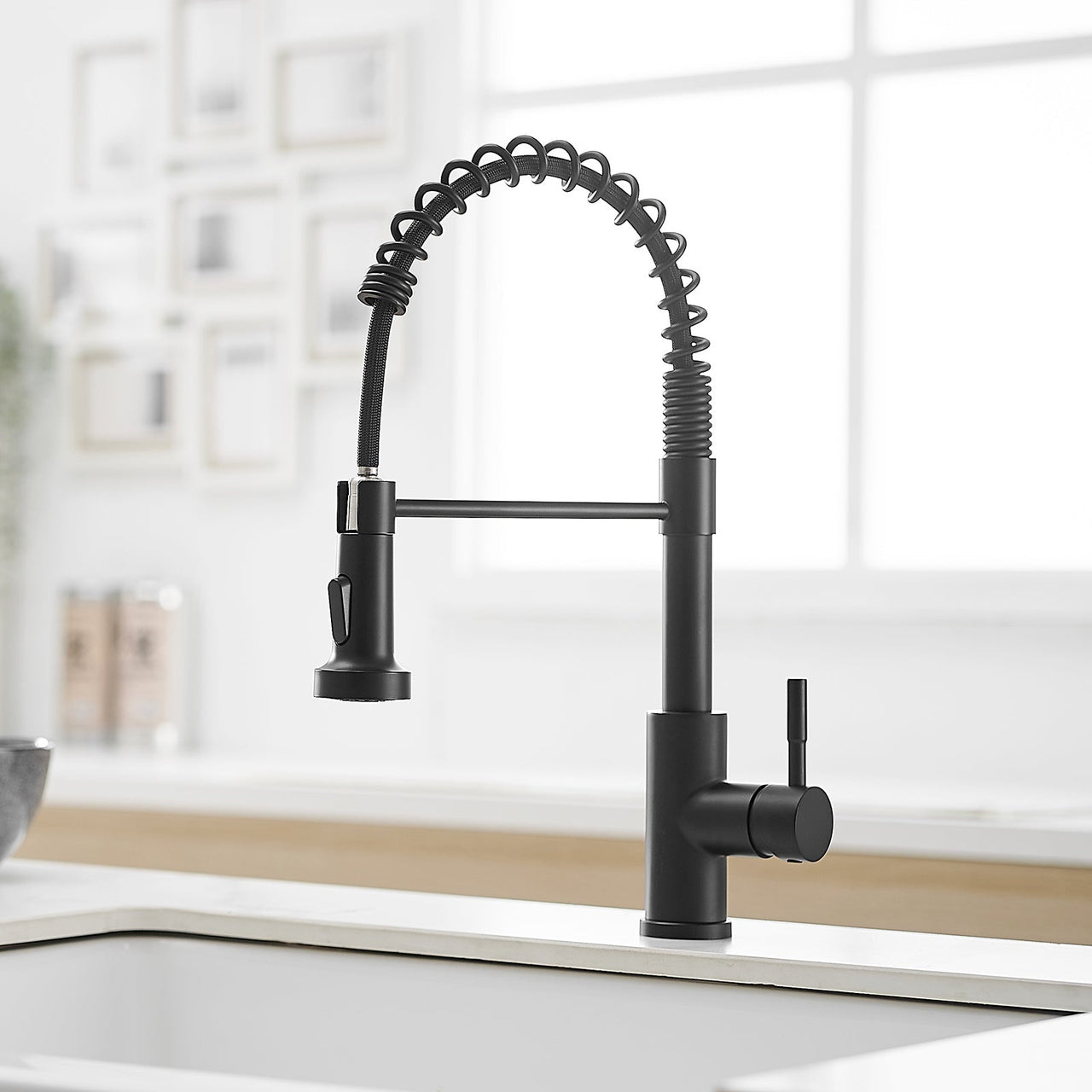 Kitchen Faucet with Pull Down Sprayer Black Stainless Steel Single Handle Pull Out Spring Sink Faucets