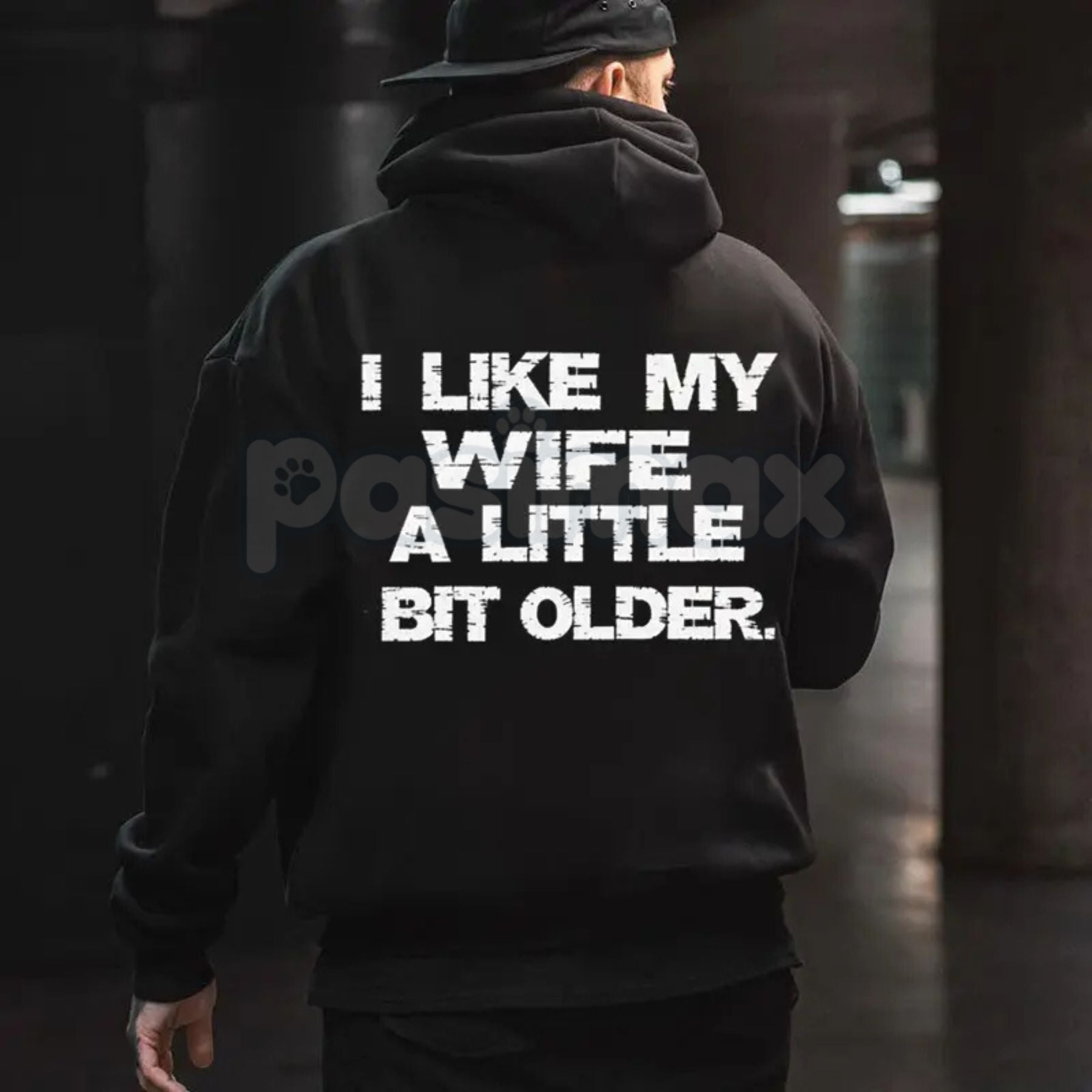 I Like My Wife A Little Bit Older Hoodie – Funny Husband Slogan Pullover, Cheeky Marriage Humour Streetwear, Unisex Vintage Hoodie