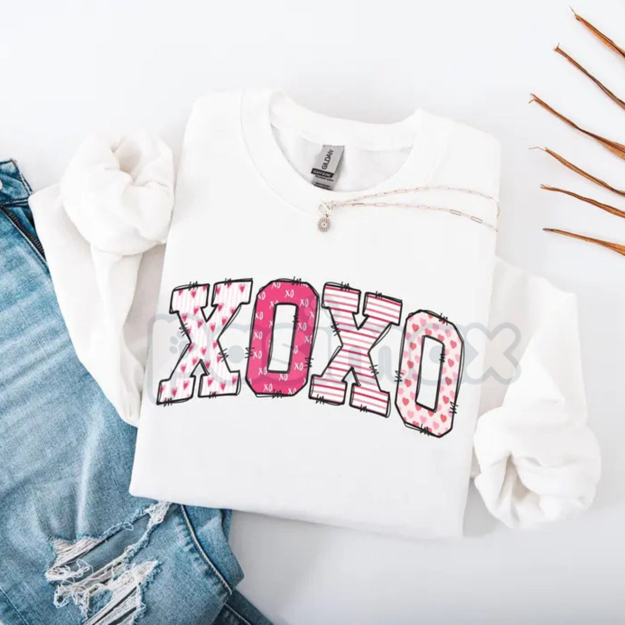 Preppy Valentines Day Sweatshirt | XOXO Sweater | Women's Retro Valentine Crewneck | Aesthetic Preppy Valentine Outfit | Trendy Love Hearts Graphic Jumper