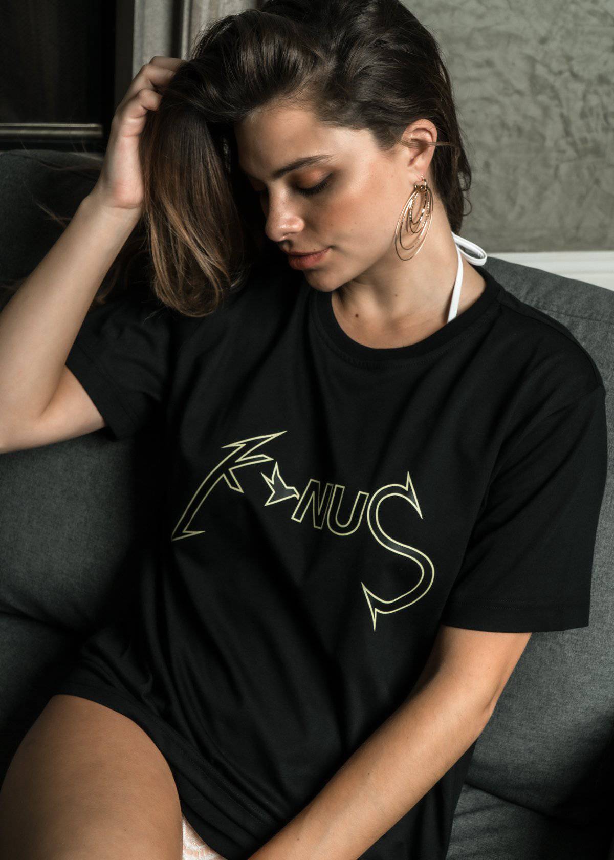 Konus Men's Logo Tee in Black