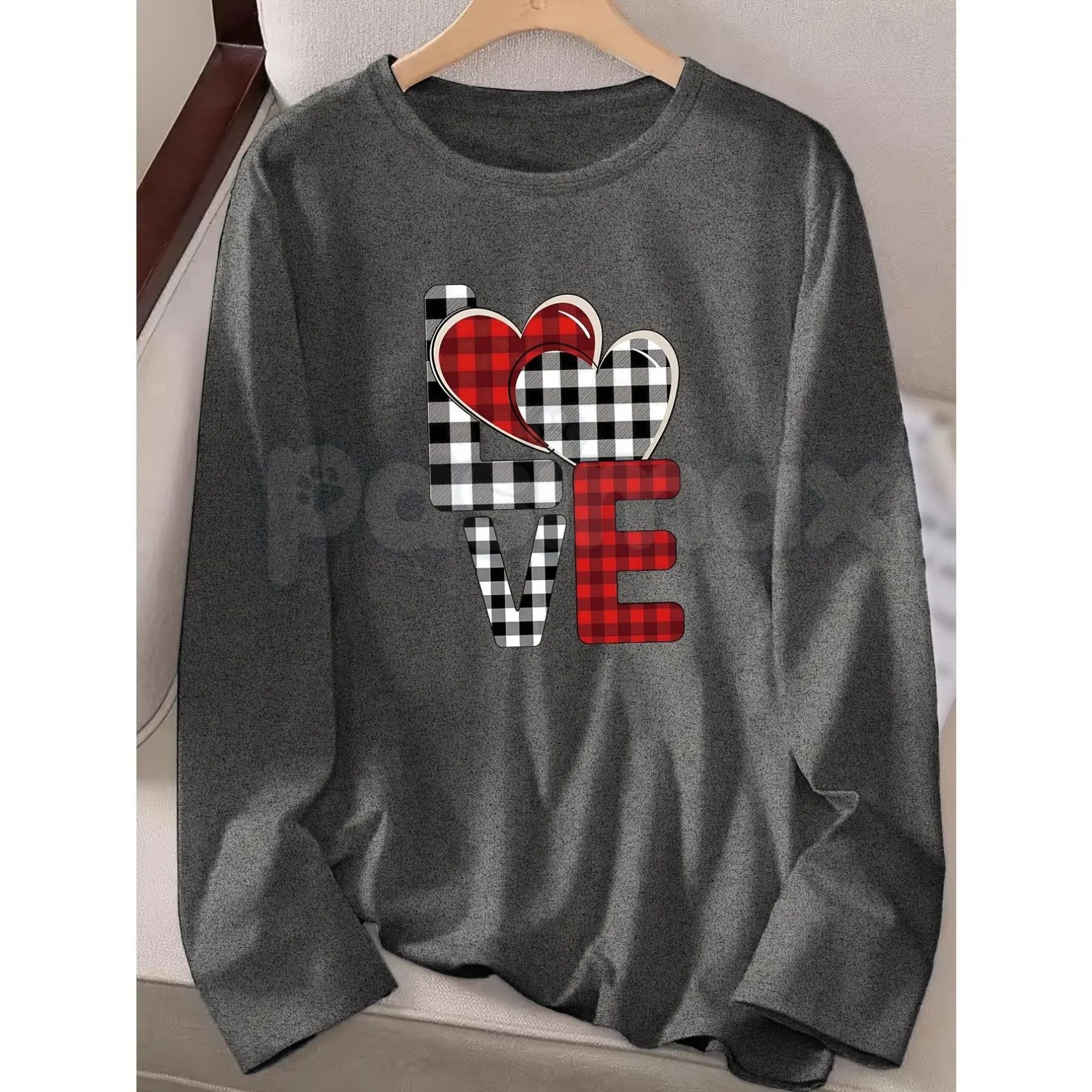 Valentine’s Day Heart Pattern Long Sleeve T-Shirt – Autumn Winter Romantic Graphic Tee for Men & Women