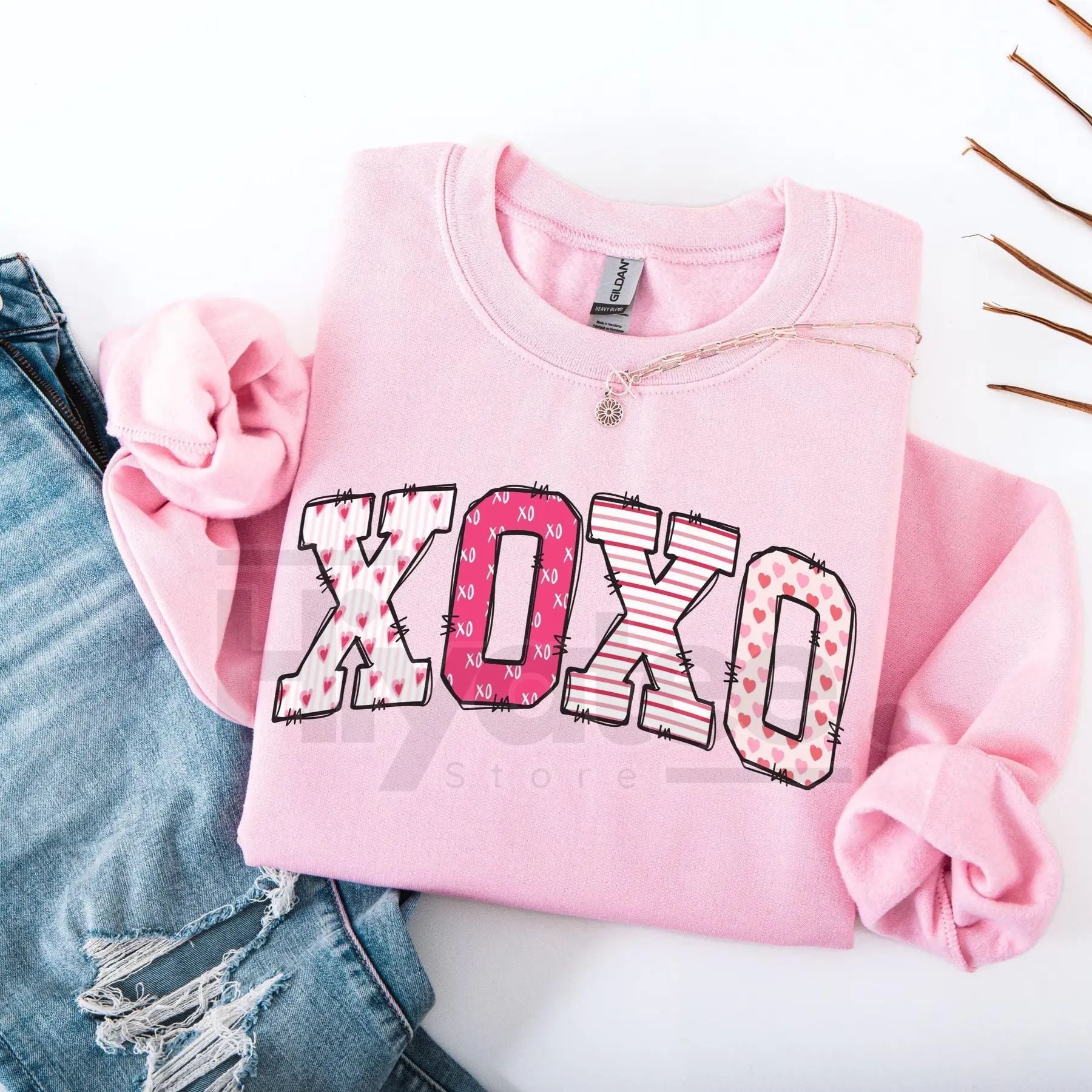 Preppy Valentines Day Sweatshirt: XOXO Women's Retro Hugs and Kisses Crewneck