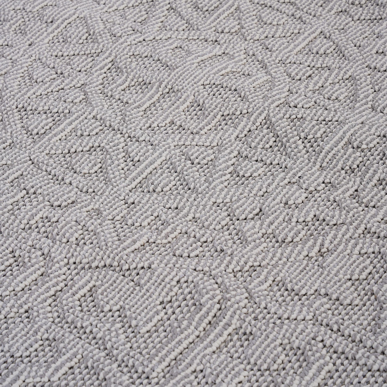 NAAR Guros Collection 2X8 White / Ivory / Medallion Indoor / Outdoor Runner Rug