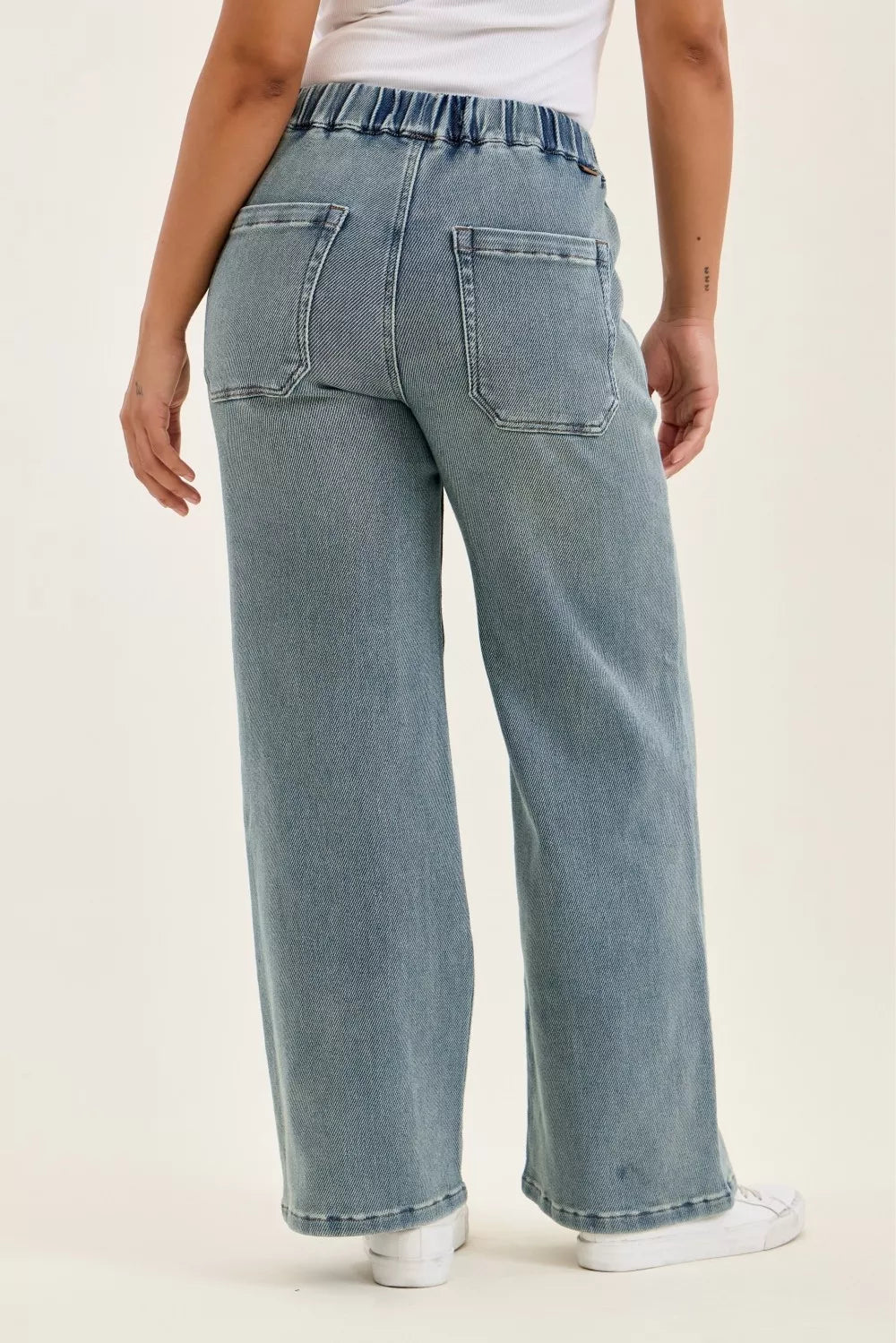 Judy Blue Hight Waist Wilhelmina Baggy Jeans with Md Aged Stone Blue Wash