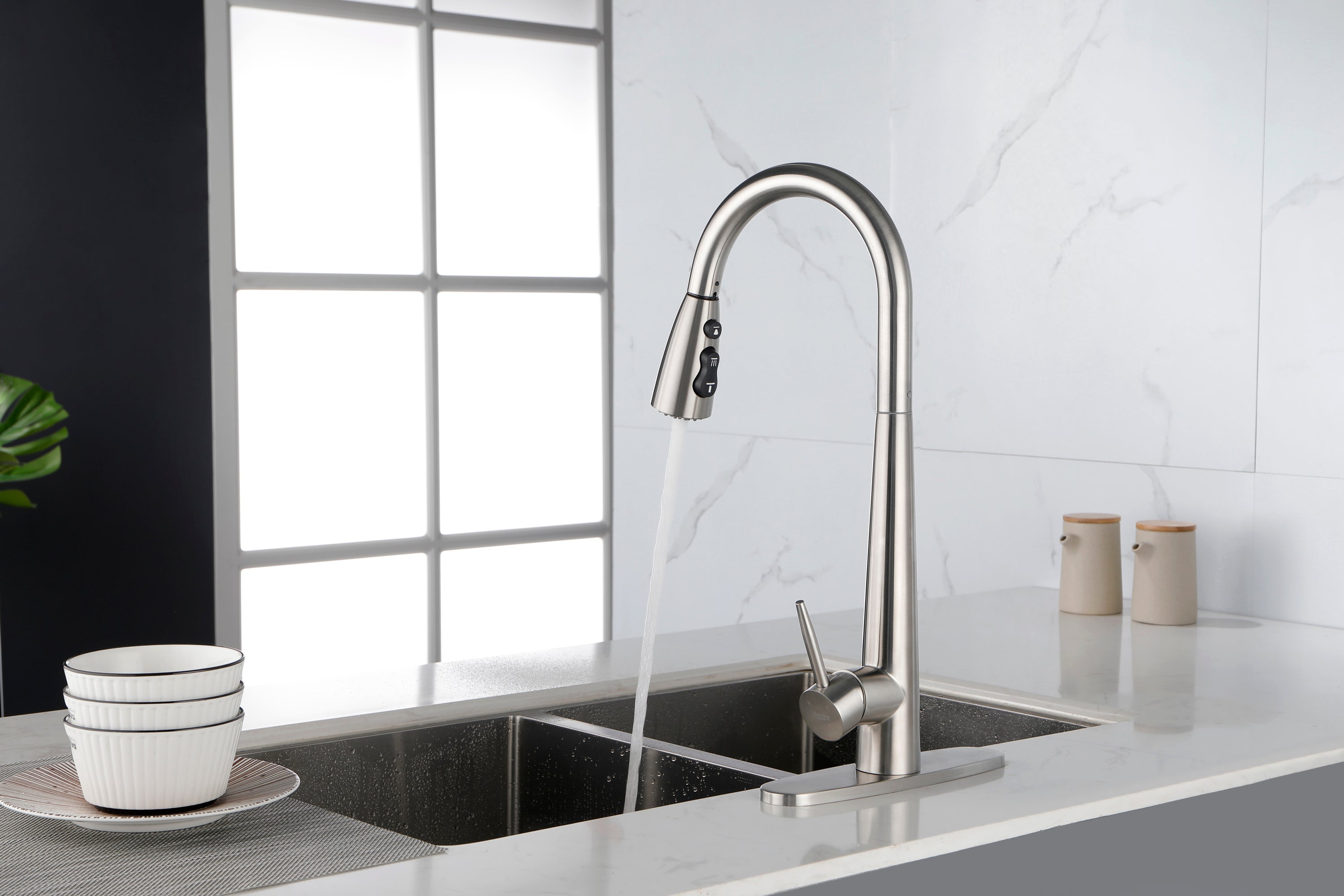 Single Handle Stainless Steel Kitchen Sink Faucet with Pull Down Sprayer