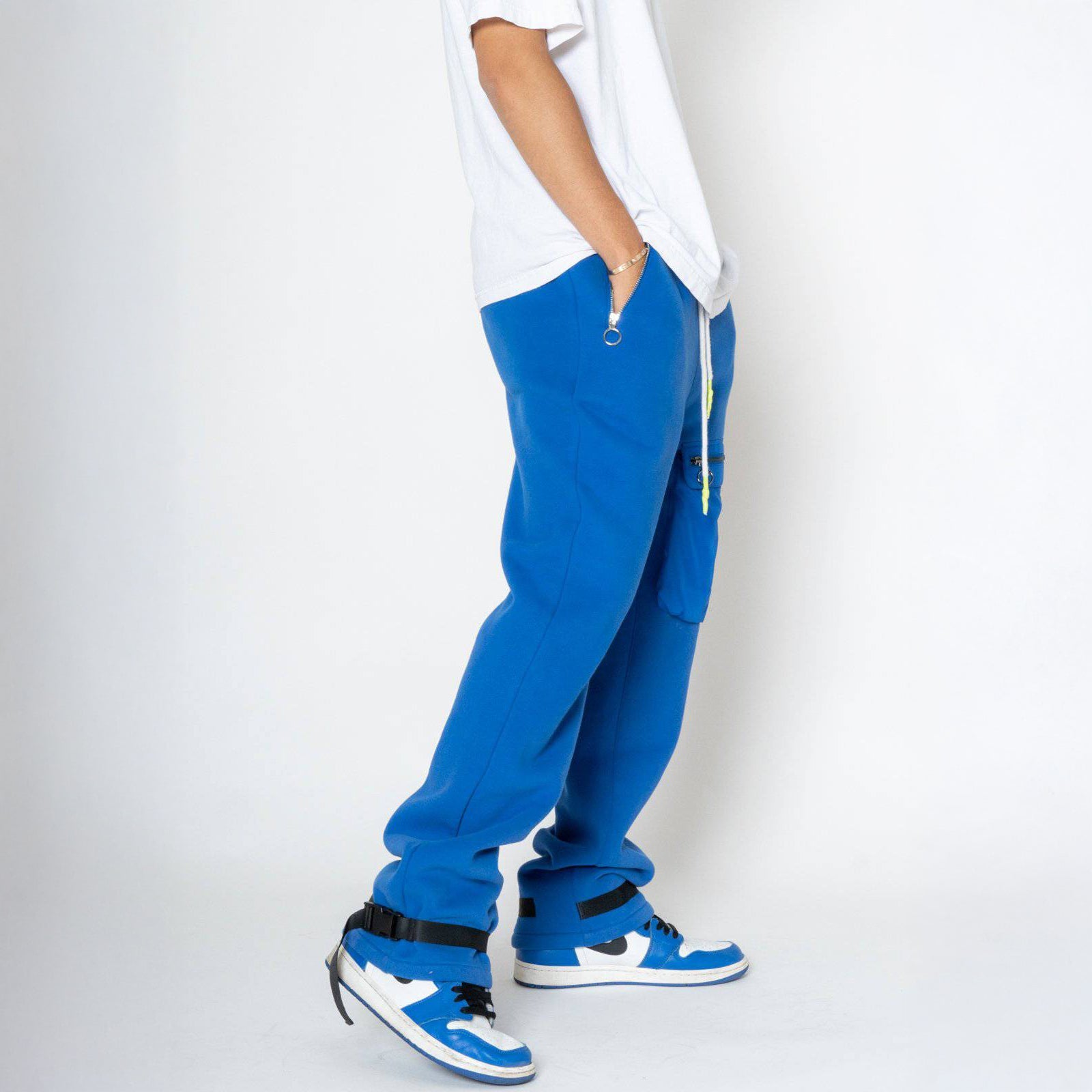 Konus Men's Bellow Pocket Sweatpants in Blue
