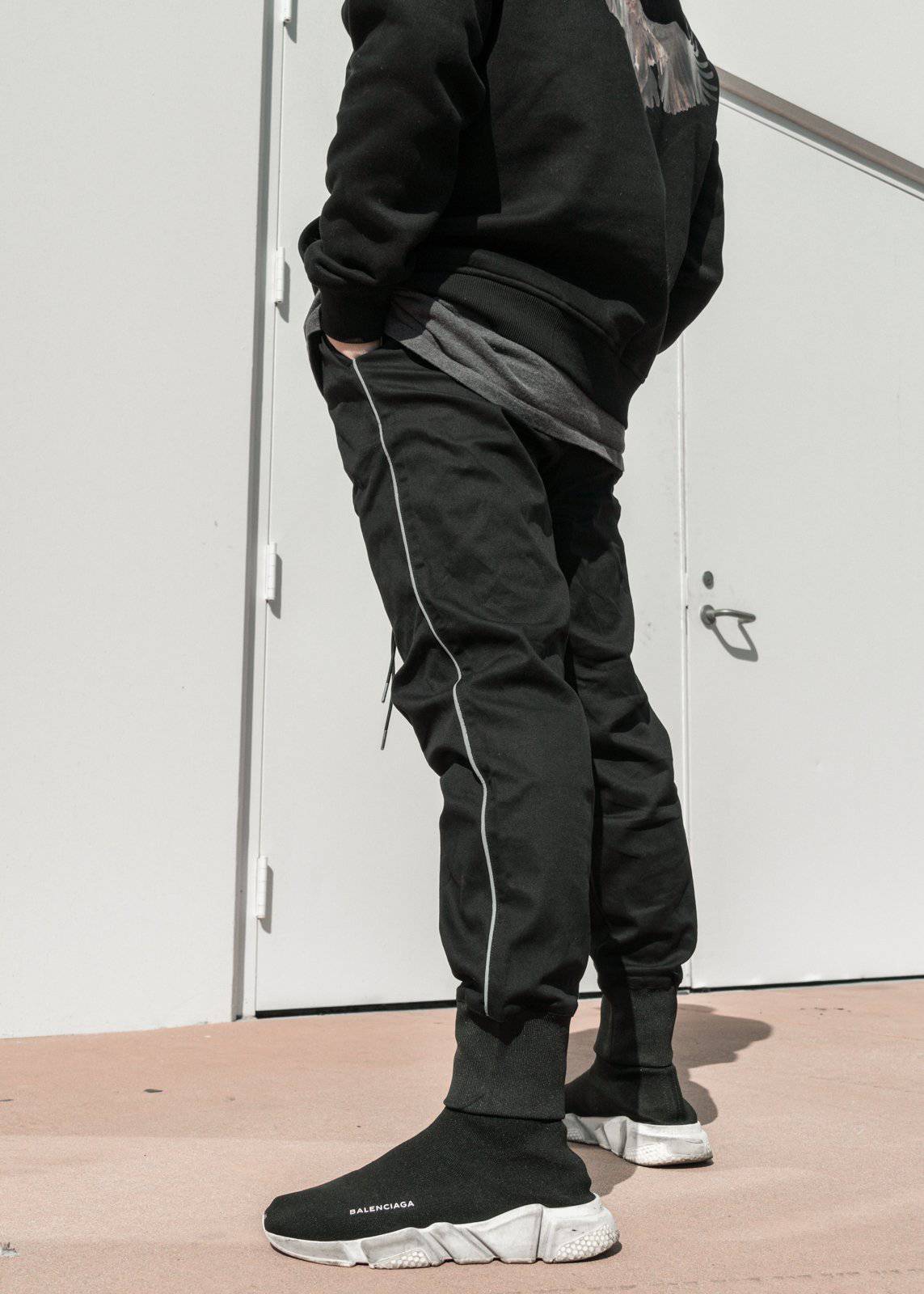 Konus Men's Tactical Strap Cargo Joggers in Black