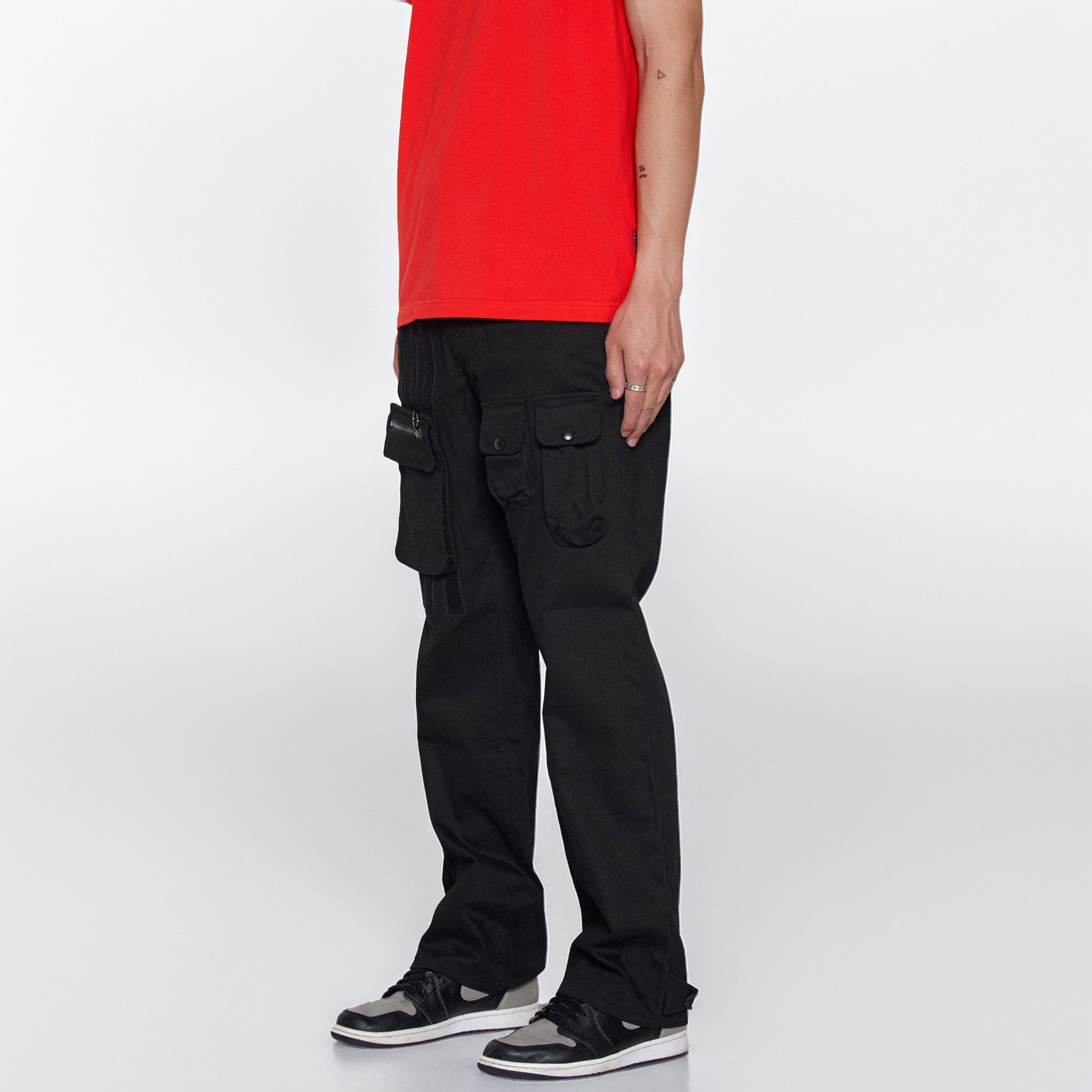 Konus Men's Cargo Pants with Removable Pocket in Black
