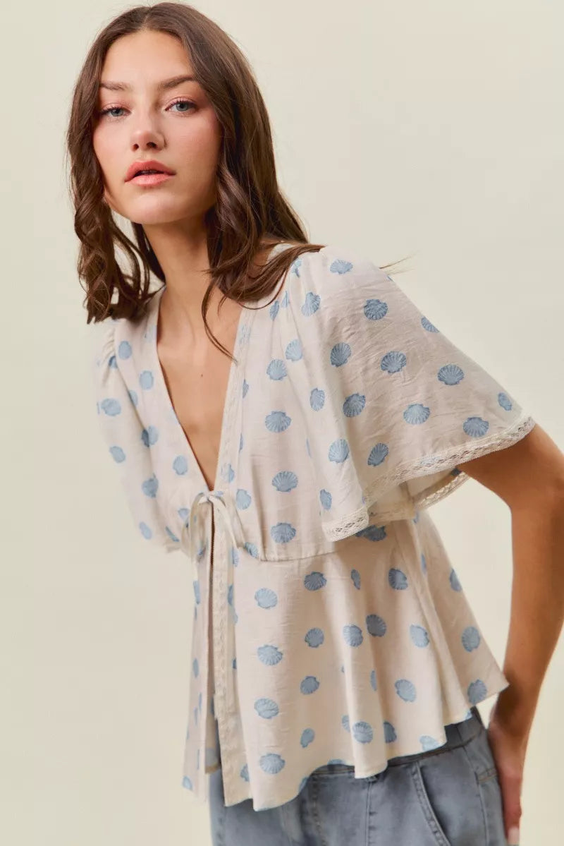 SO ME Shell Print Tie Front Flutter Sleeves Blouse Top