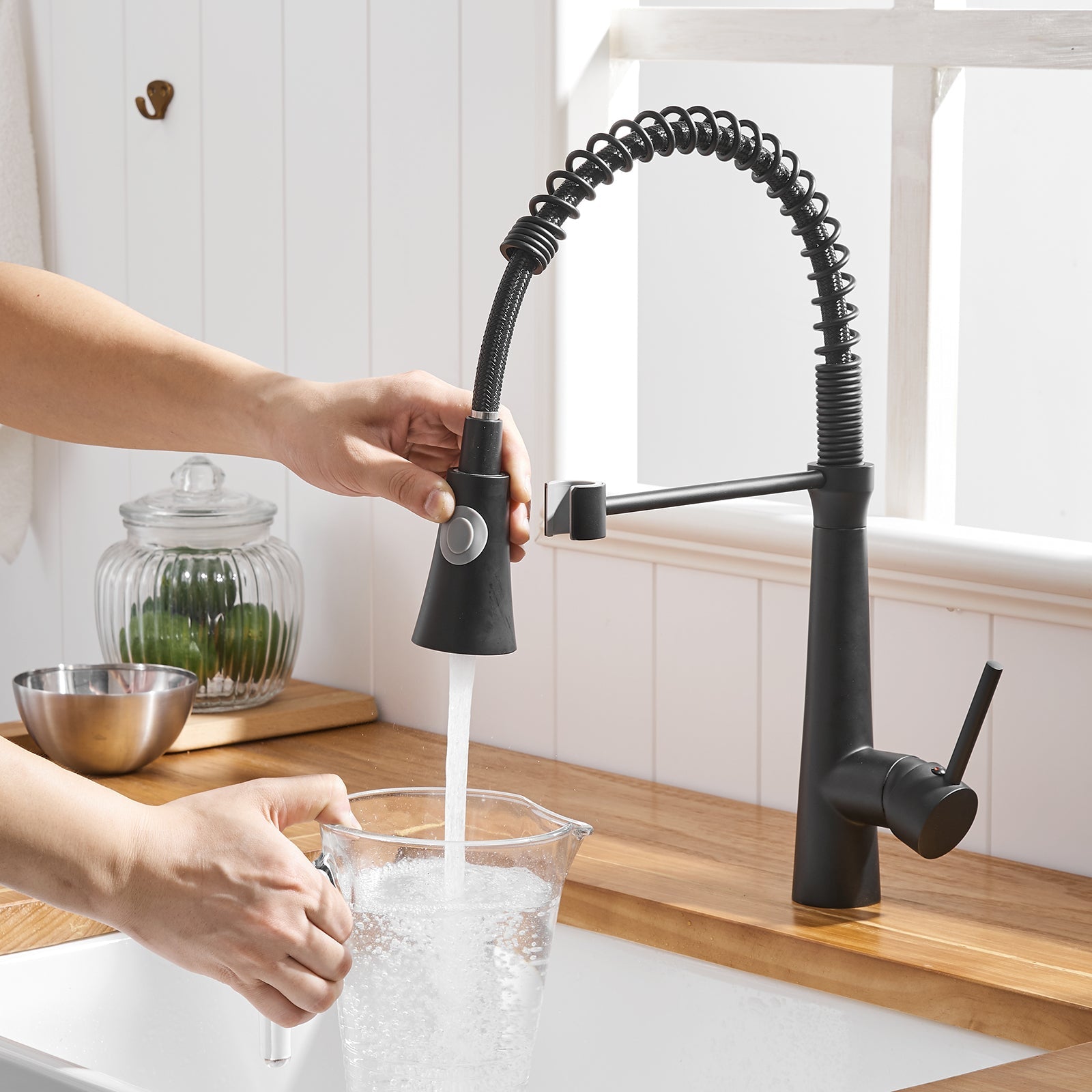 Commercial Black Kitchen Faucet with Pull Down Sprayer, Single Handle Single Lever Kitchen Sink Faucet