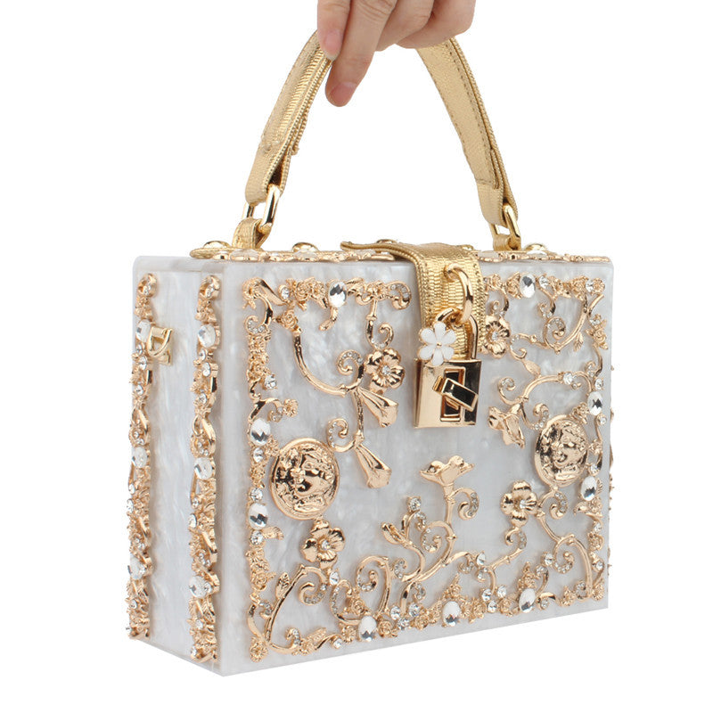 Diamond-studded portable diamond small square bag (See size chart where applicable)