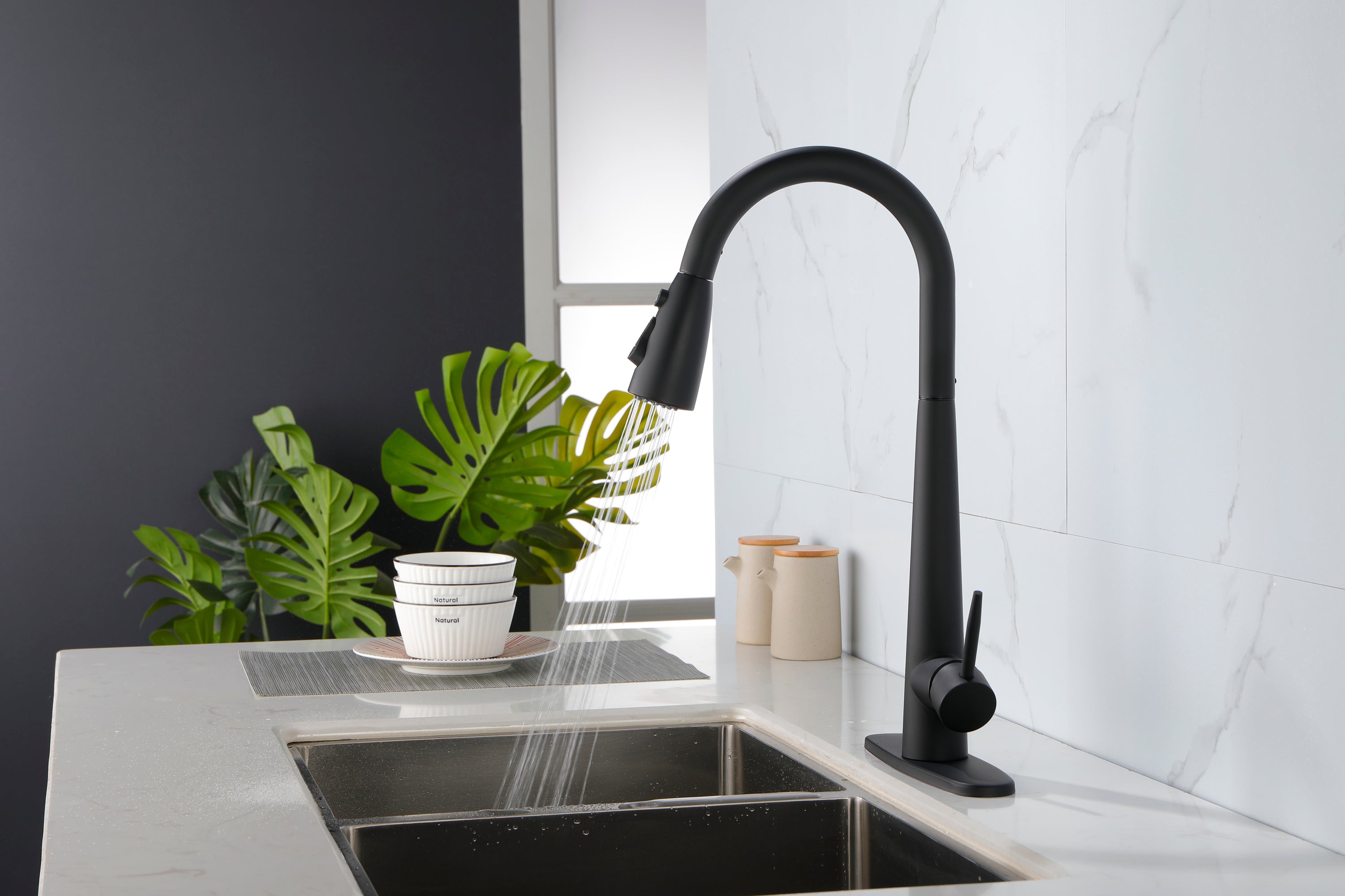 Single Handle Stainless Steel Kitchen Sink Faucet with Pull Down Sprayer