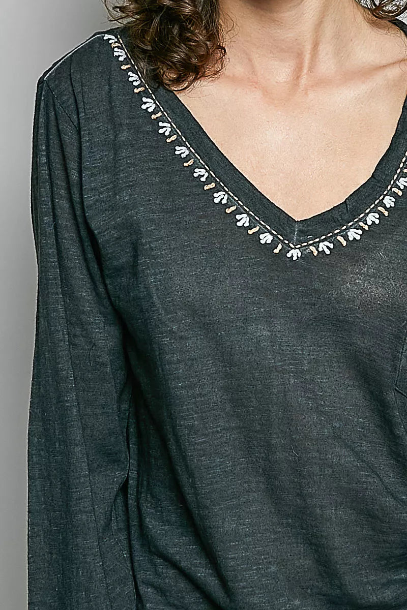 POL Contrast Stitch V-Neck Lightweight Knit Long Sleeve Top