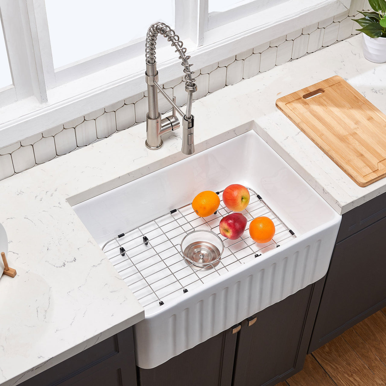 Fireclay 33' L X 20' W Farmhouse Kitchen Sink with Grid and Strainer