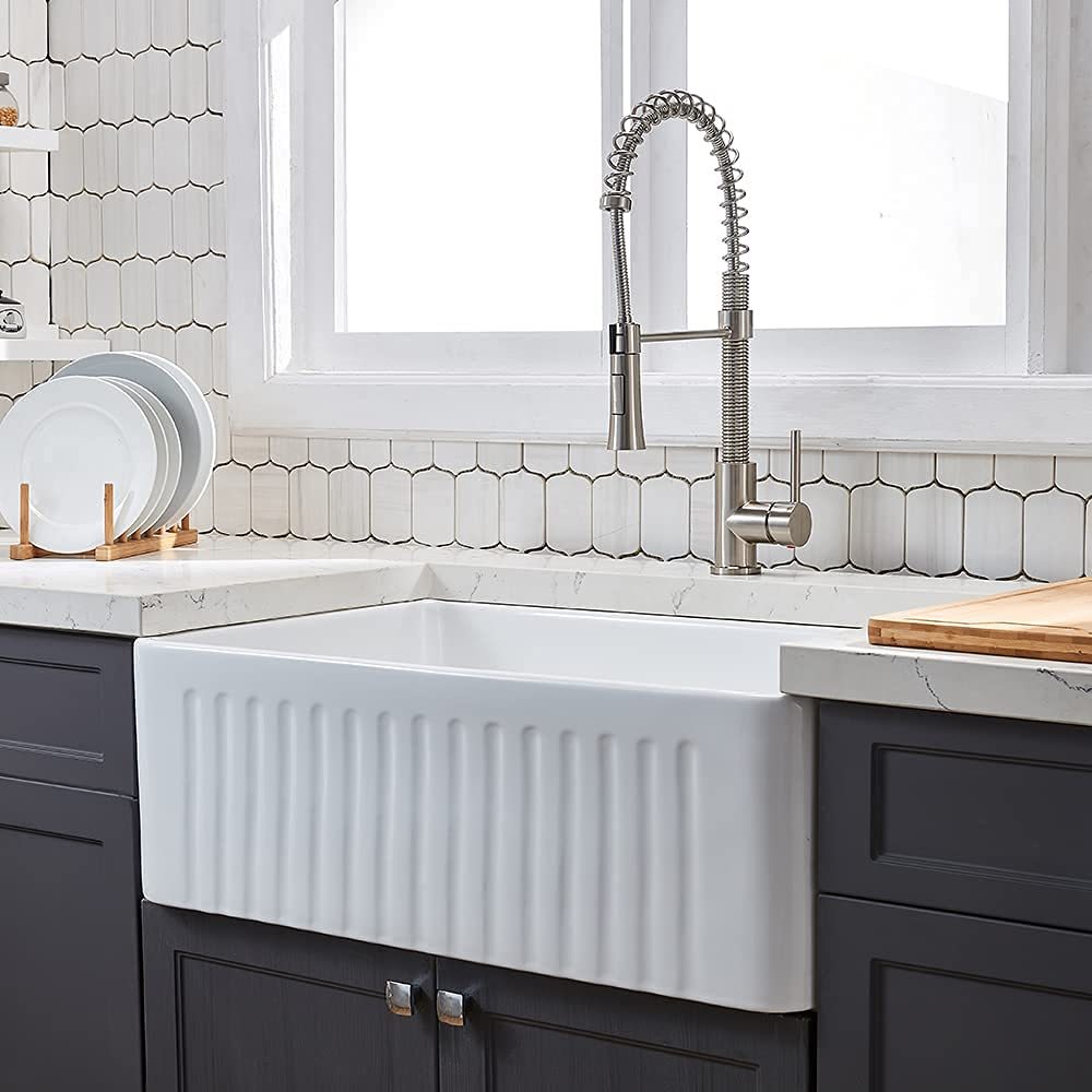 Fireclay 33' L X 20' W Farmhouse Kitchen Sink with Grid and Strainer