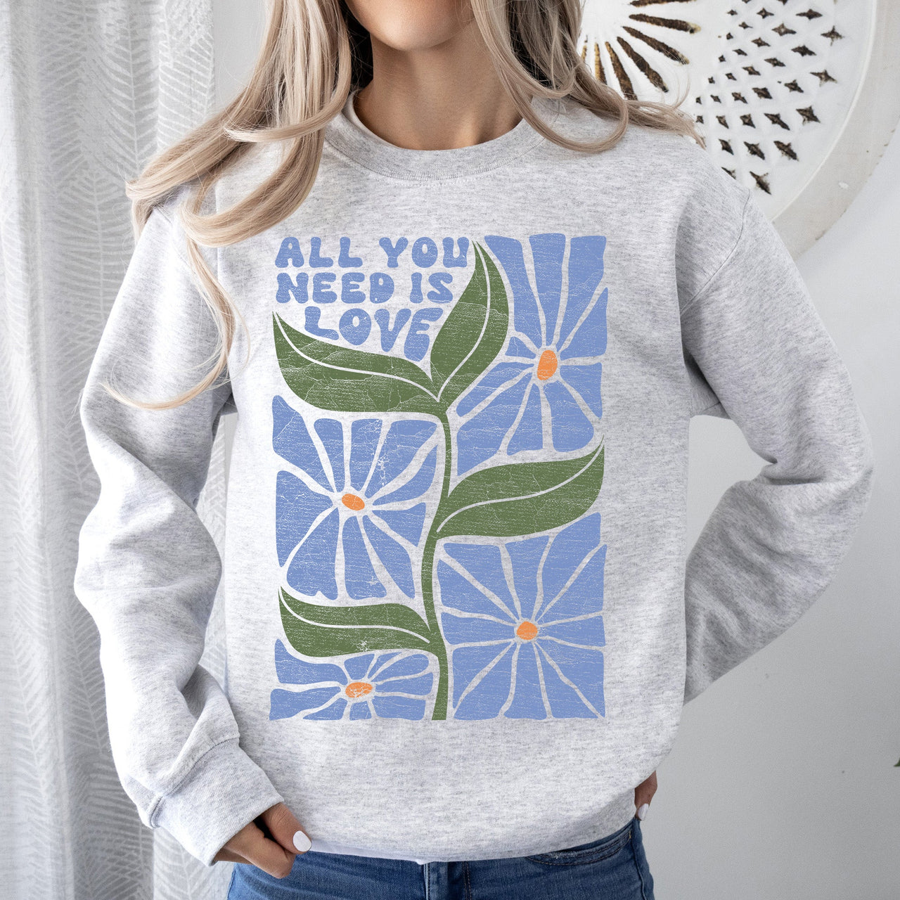 All You Need Is Love, Retro Flowers Vintage Floral Cozy Nostalgia Message Of Peace And Joy Sweatshirt
