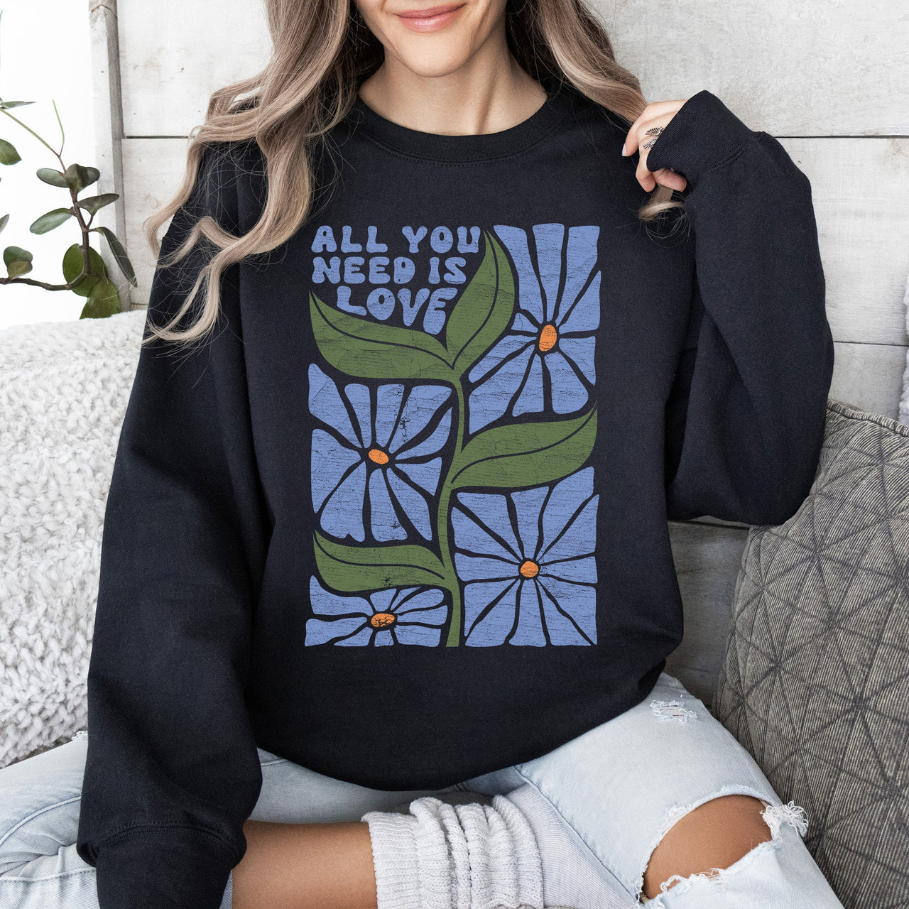 All You Need Is Love, Retro Flowers Vintage Floral Cozy Nostalgia Message Of Peace And Joy Sweatshirt