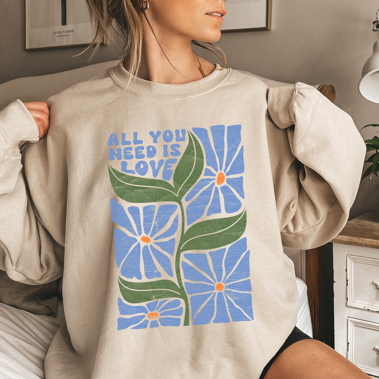 All You Need Is Love, Retro Flowers Vintage Floral Cozy Nostalgia Message Of Peace And Joy Sweatshirt