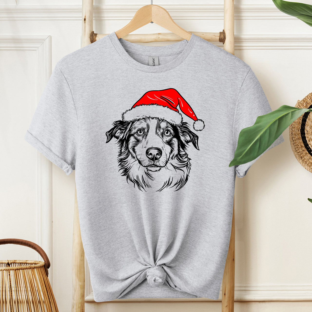 Australian Shepherd Santa Claus Christmas Dog Lover Portrait Holiday Comfort Colors Tee