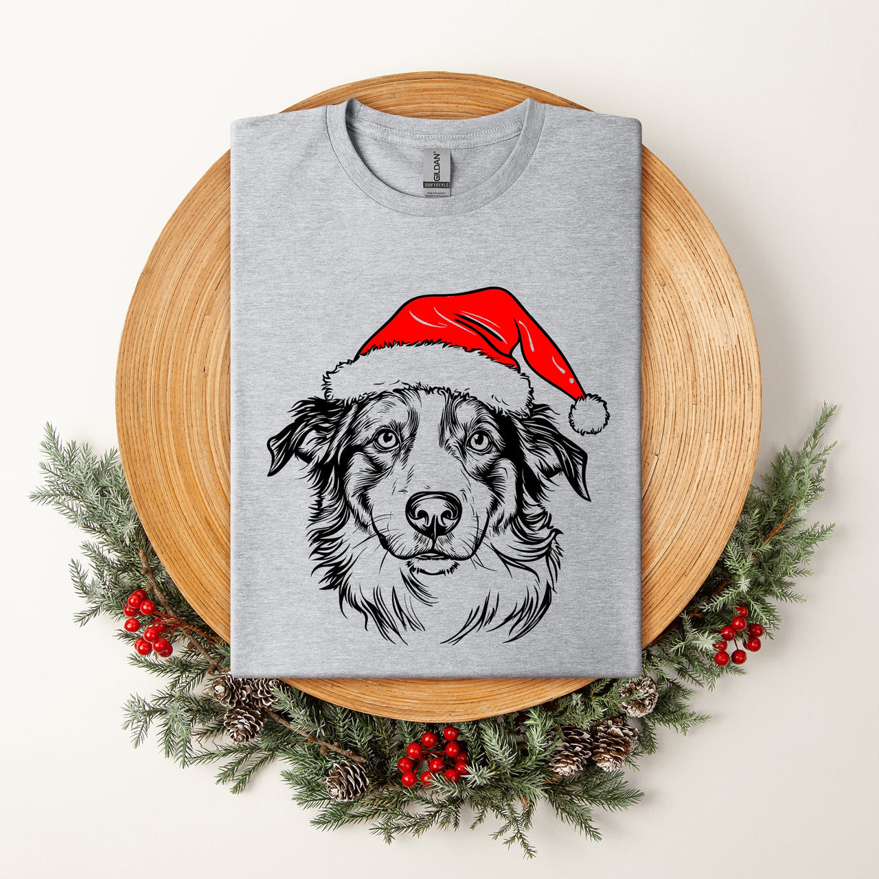 Australian Shepherd Santa Claus Christmas Dog Lover Portrait Holiday Comfort Colors Tee