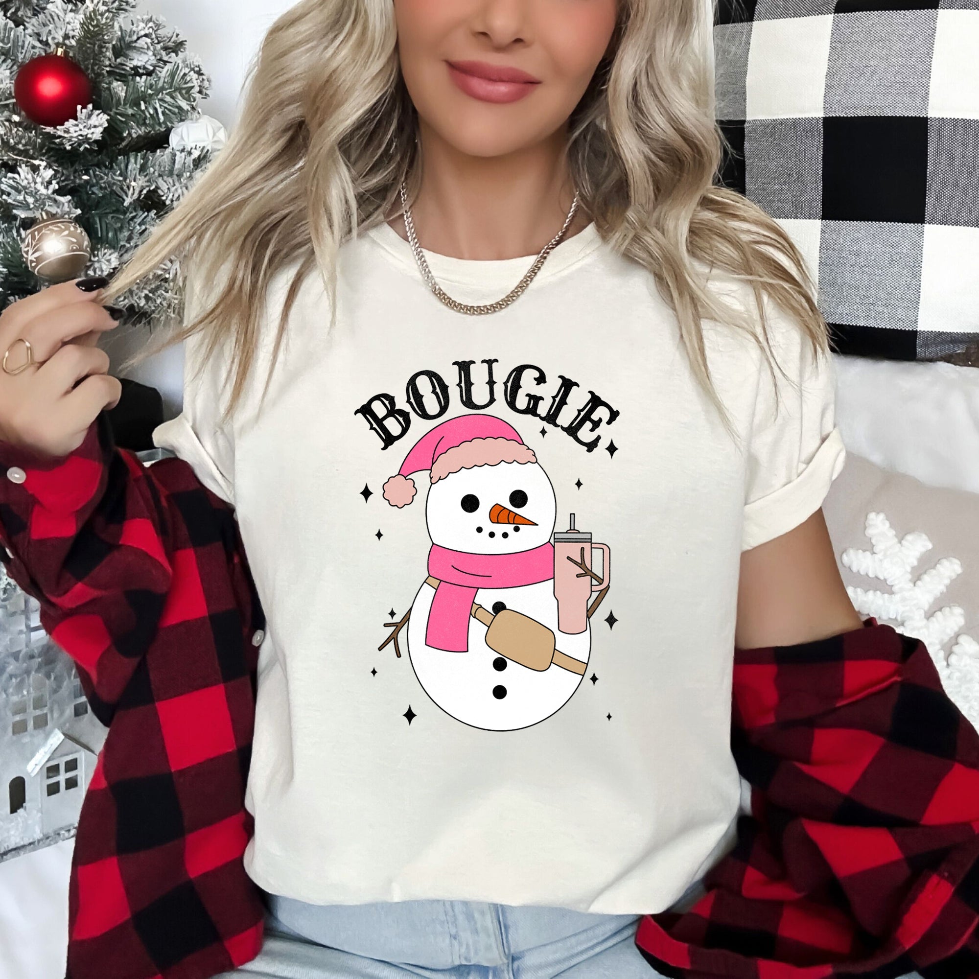 Bougie Snowman Christmas Cozy Holiday Themed Winter Wonderland Festive Graphic Tee