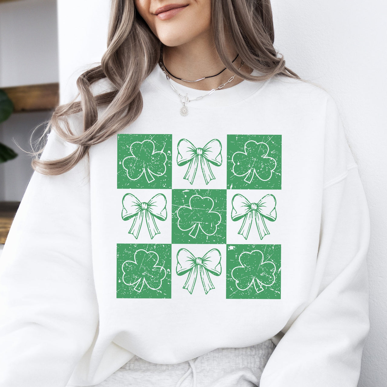 Checkered Retro Ribbon Bows St Patrick's Day Shamrock Clover Lucky Leprechaun Sweatshirt