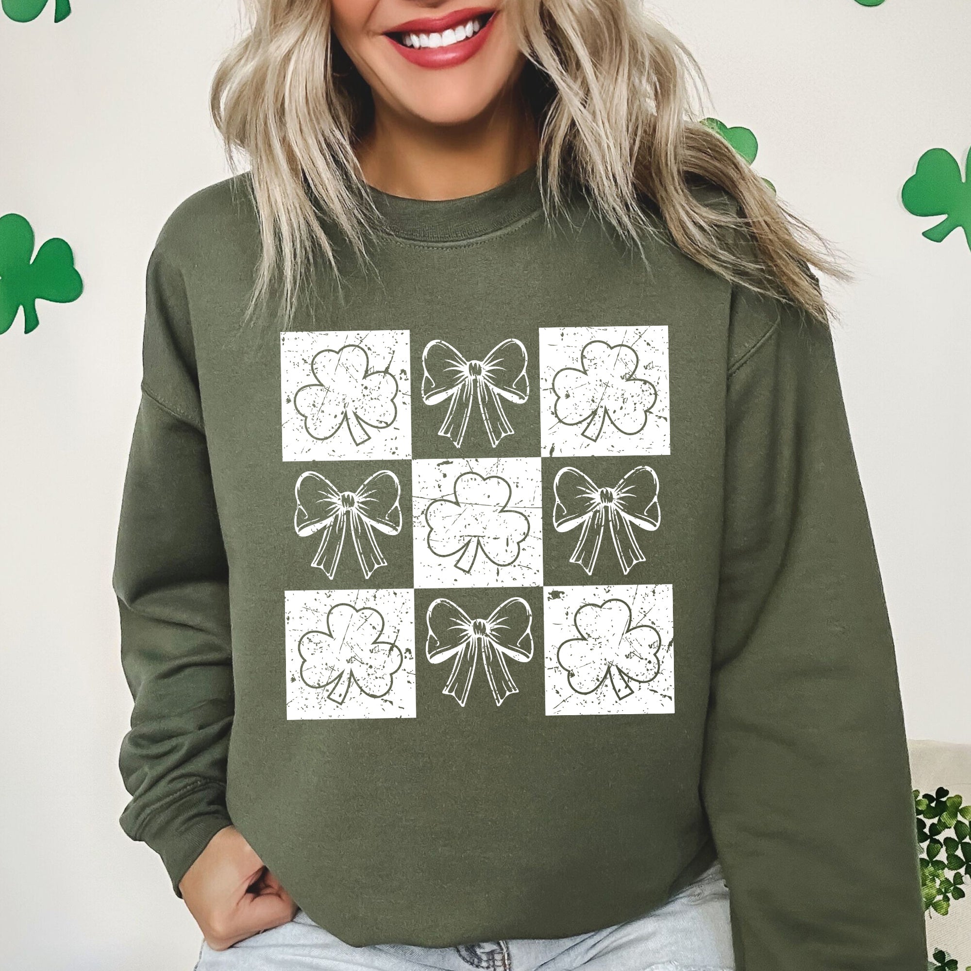 Checkered Retro Ribbon Bows St Patrick's Day Shamrock Clover Lucky Leprechaun Sweatshirt