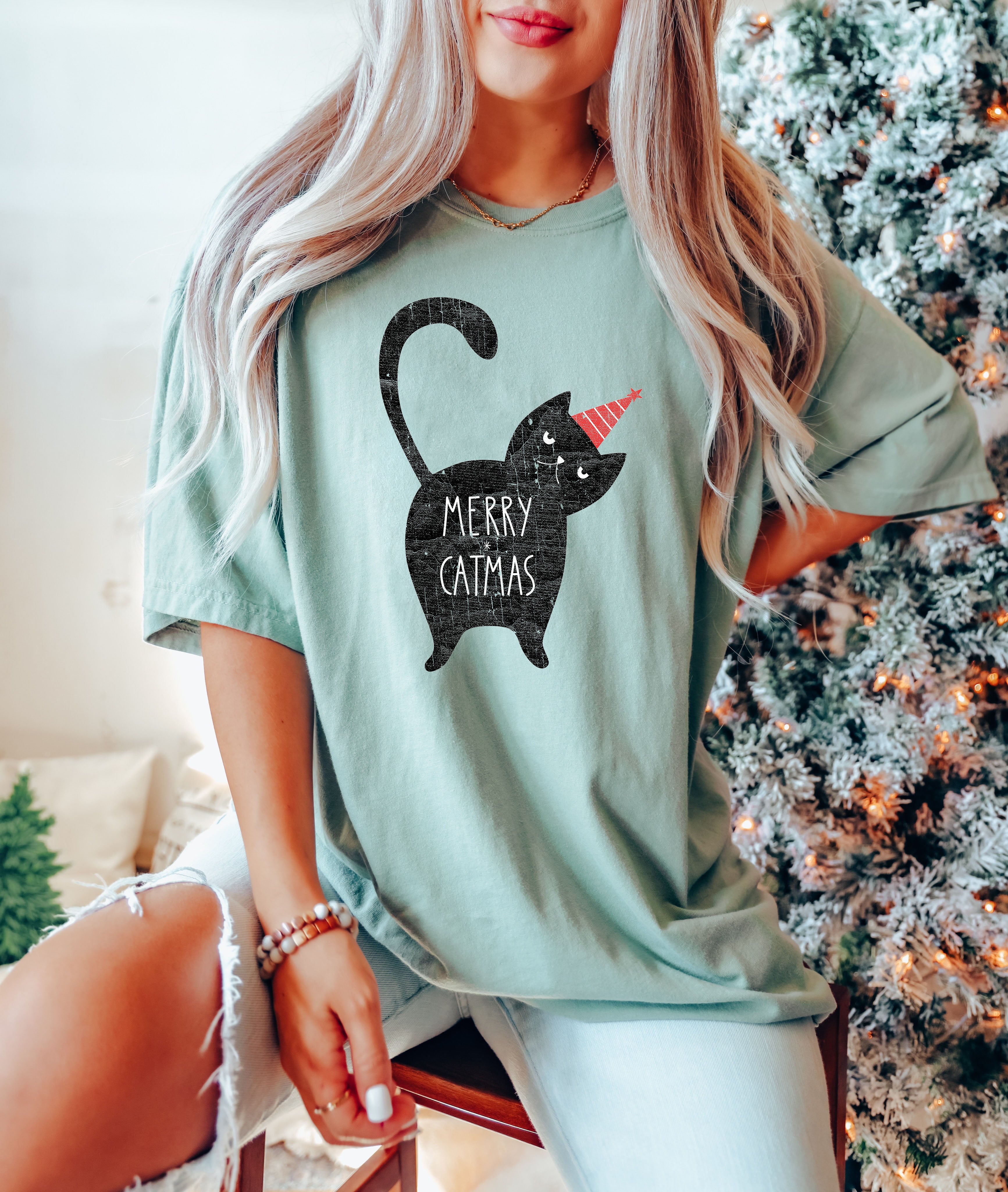 Merry Catmas Funny Christmas Cat Lover Holiday Season Quote For Cat People Fans Comfort Colors Tee