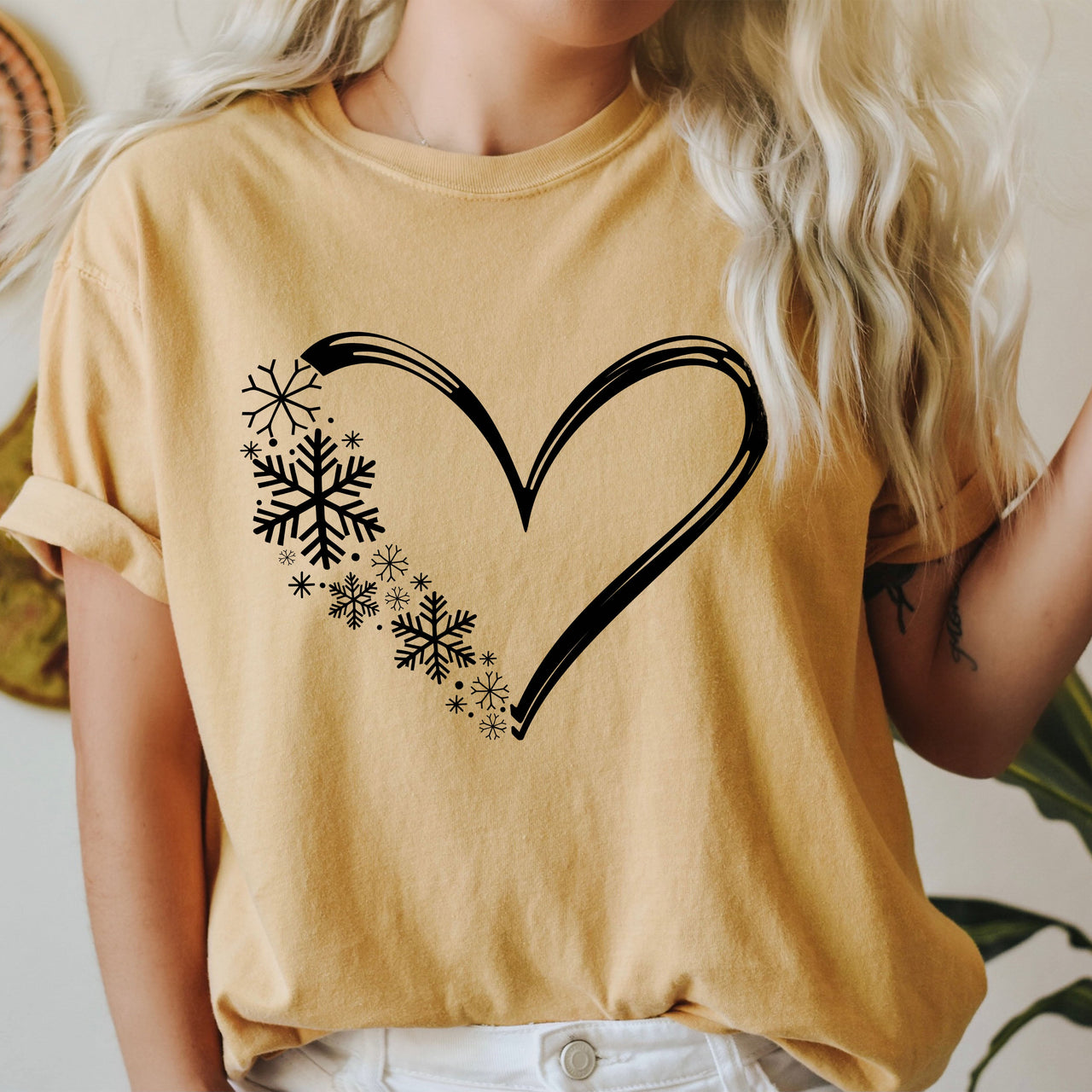 Heart & Snowflakes Vintage Christmas Holiday Ornament Pattern Keepsake Comfort Colors Tee