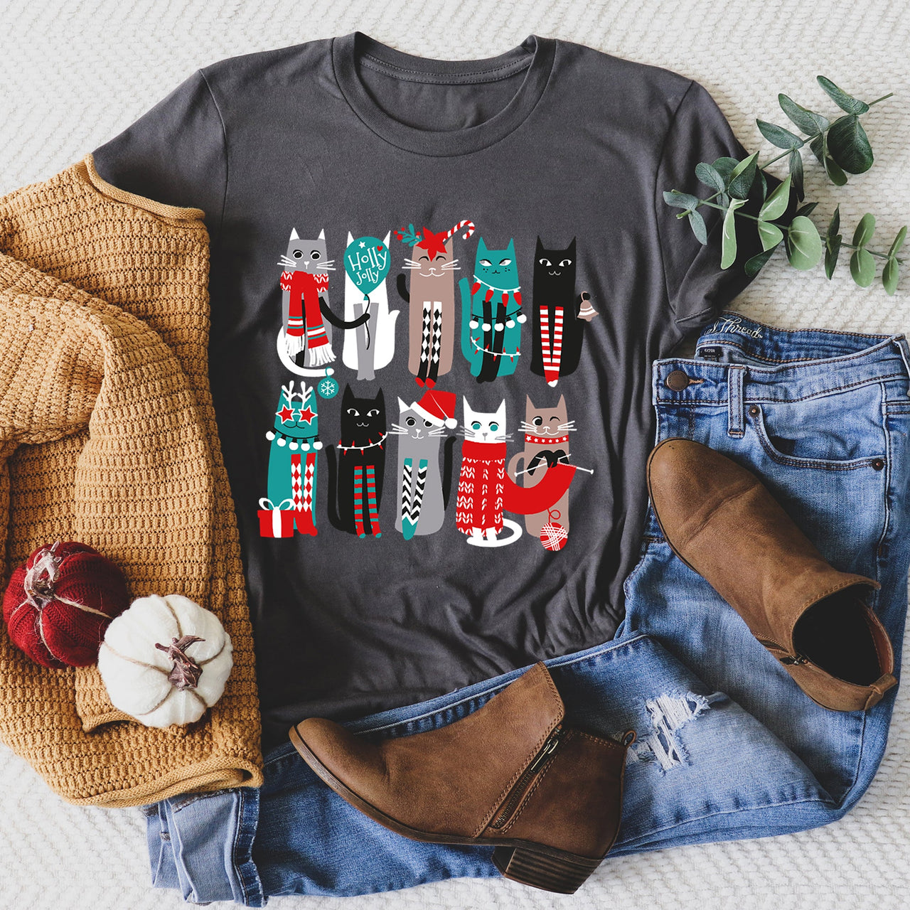 Christmas Cats Festive Feline Graphics For Pet Lovers And Cat Owners Graphic Tee