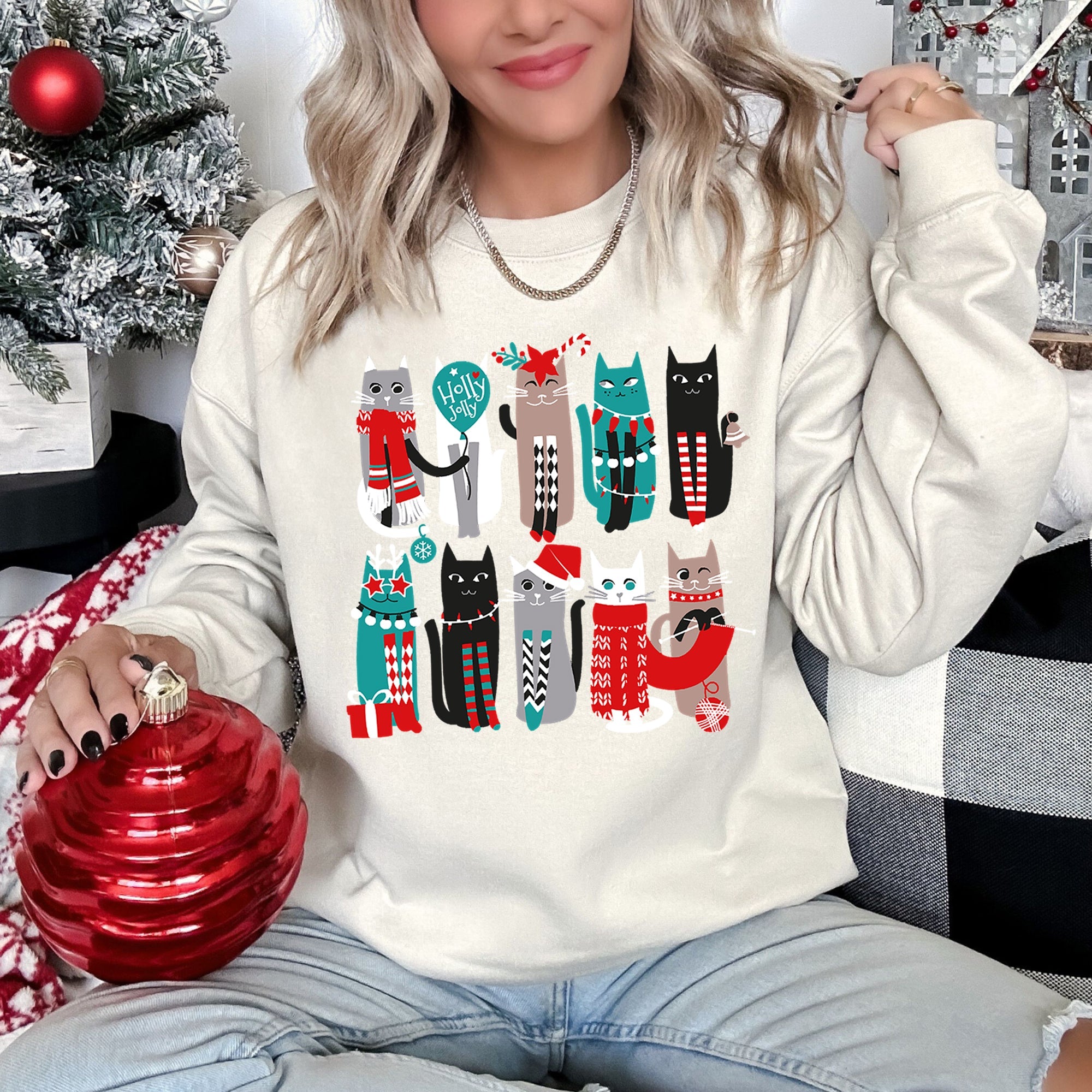 Christmas Cats Festive Feline Artwork For Cat Lovers With Cozy Holiday Spirit Sweatshirt