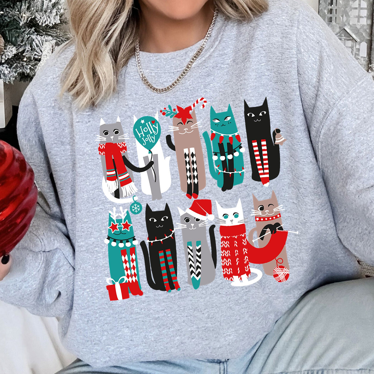 Christmas Cats Festive Feline Artwork For Cat Lovers With Cozy Holiday Spirit Sweatshirt
