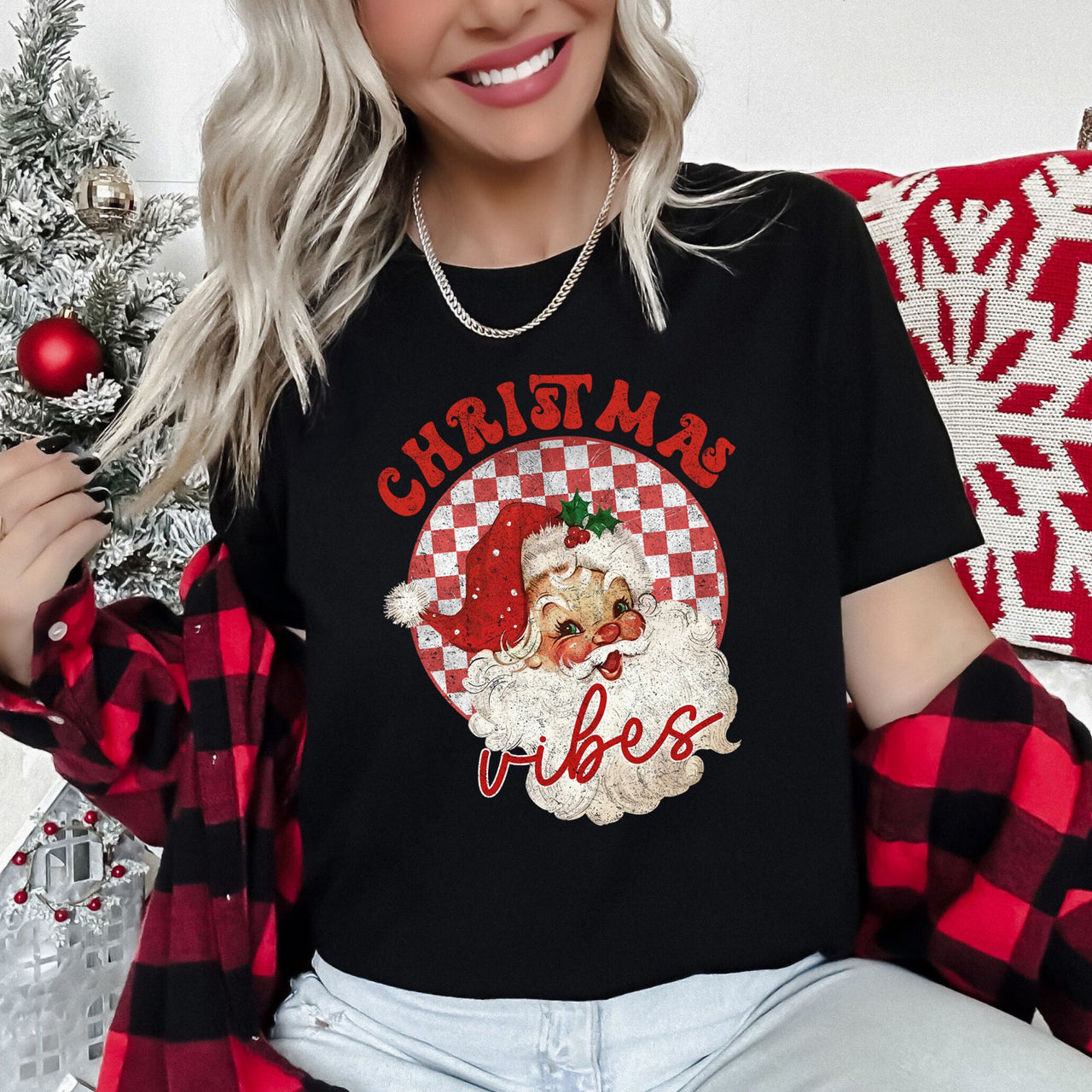 Christmas Vibes, Retro Santa Vintage Christmas Cheer Illustration Festive Nostalgia Graphic Tee