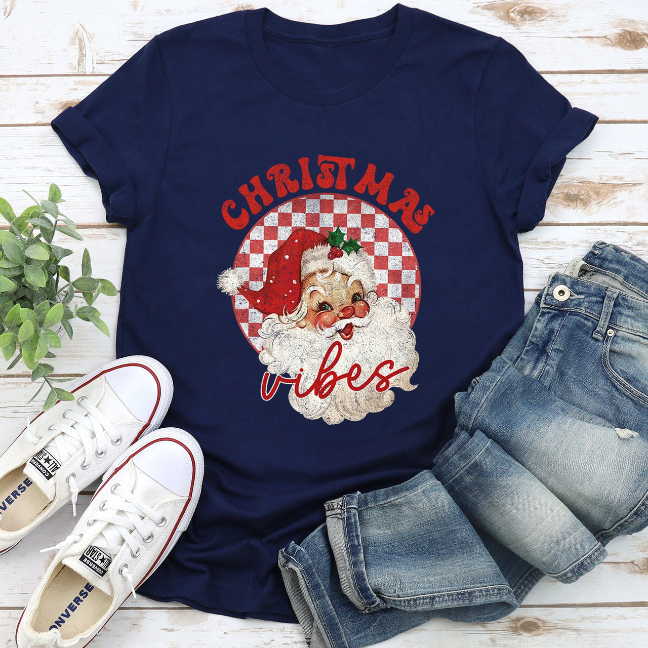 Christmas Vibes, Retro Santa Vintage Christmas Cheer Illustration Festive Nostalgia Graphic Tee