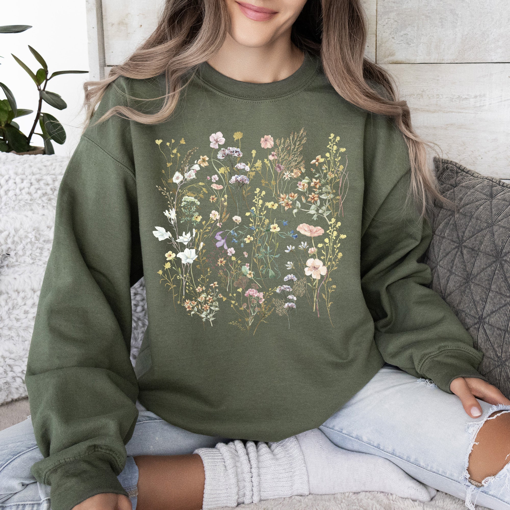 Delicate Wildflowers Forest Meadow Pressed Flowers Floral Collection Edition Sweatshirt