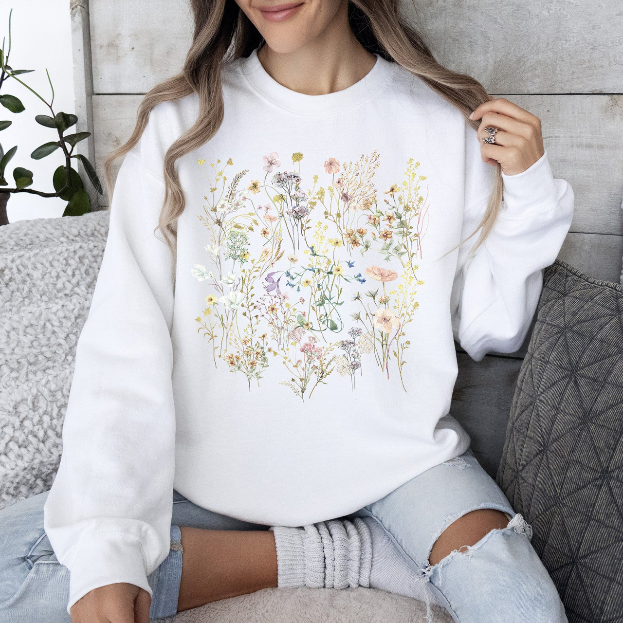 Delicate Wildflowers Forest Meadow Pressed Flowers Floral Collection Edition Sweatshirt