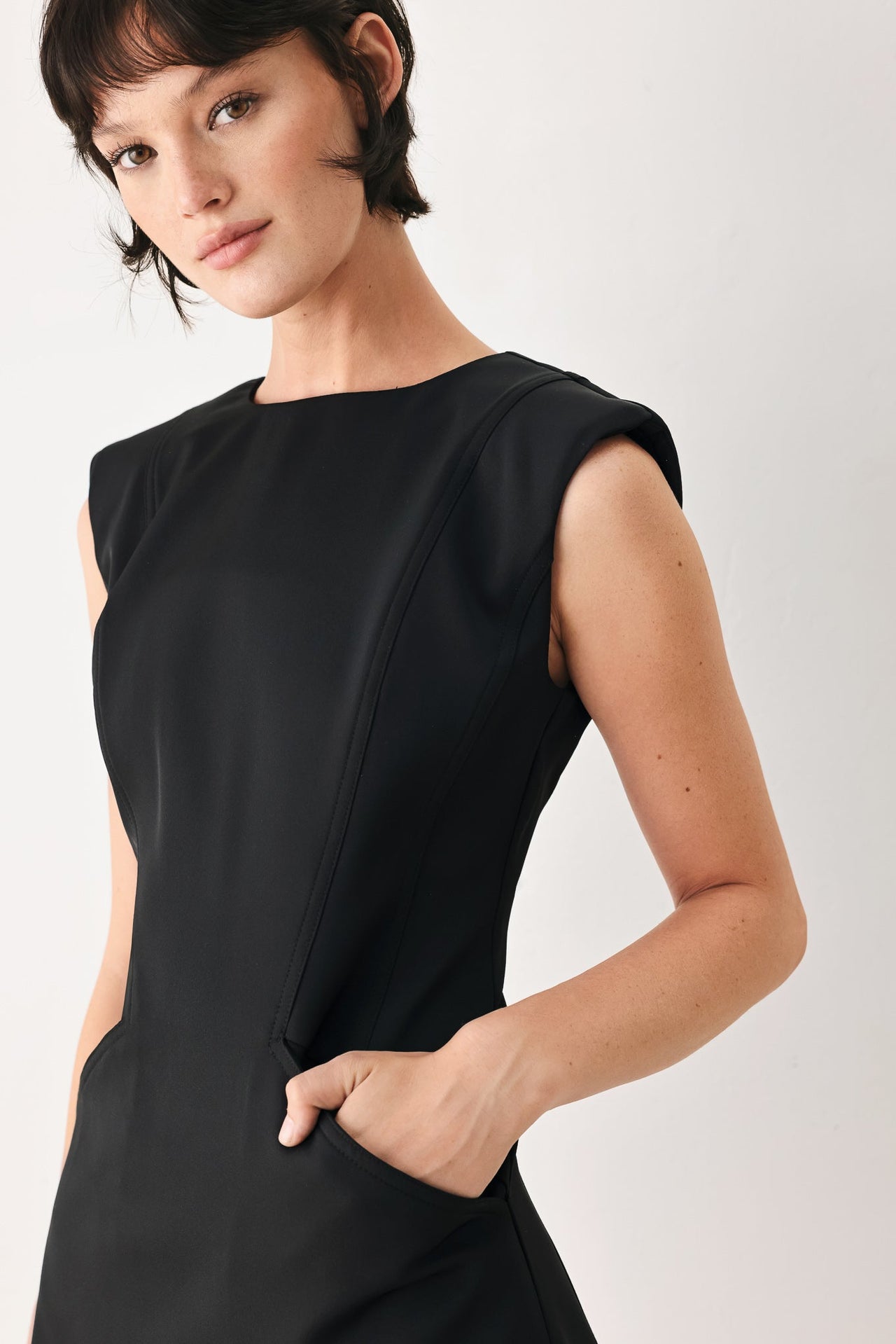 THE MODERN ICON WOVEN SHIFT DRESS