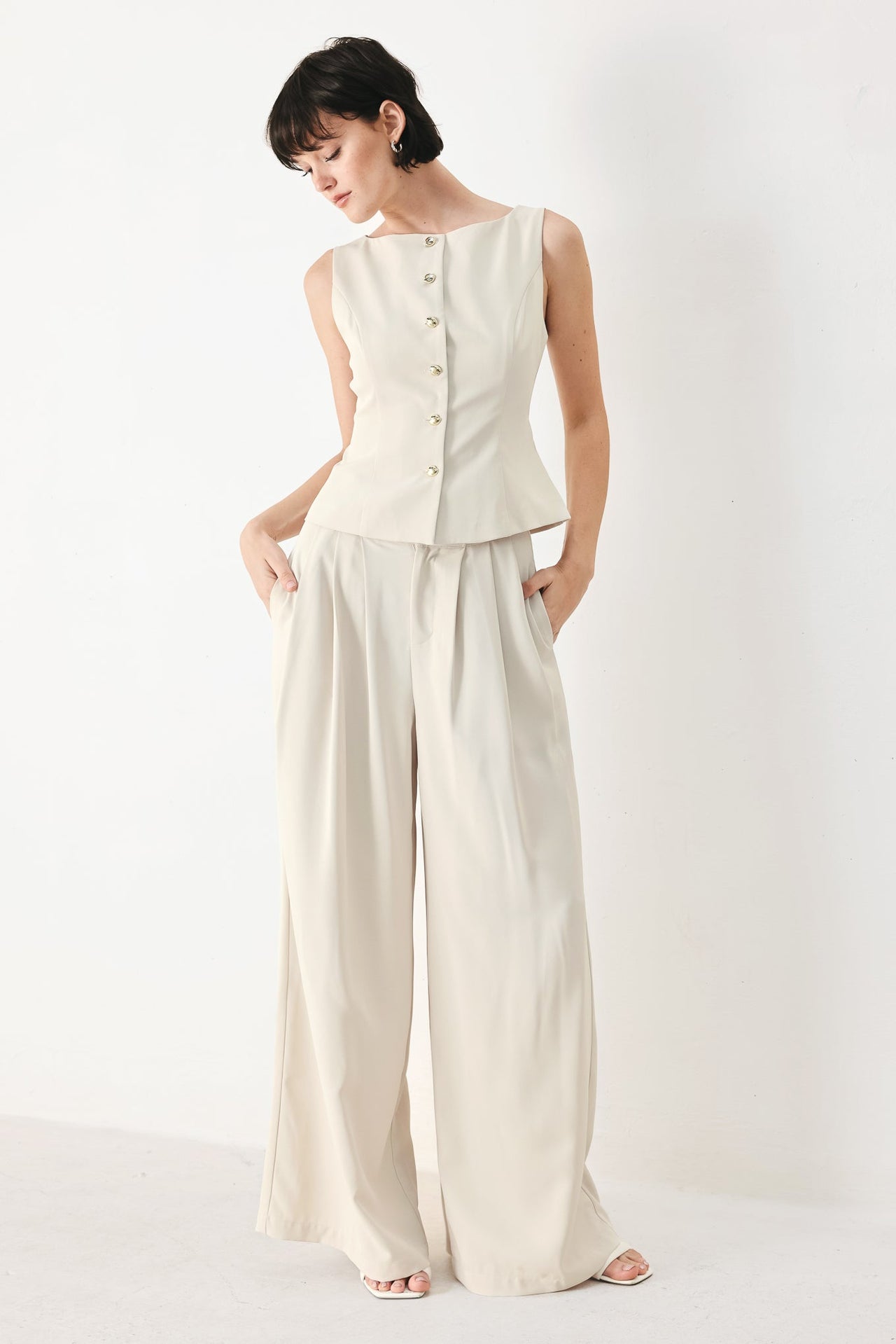 MODERN MINIMAL WOVEN VEST
