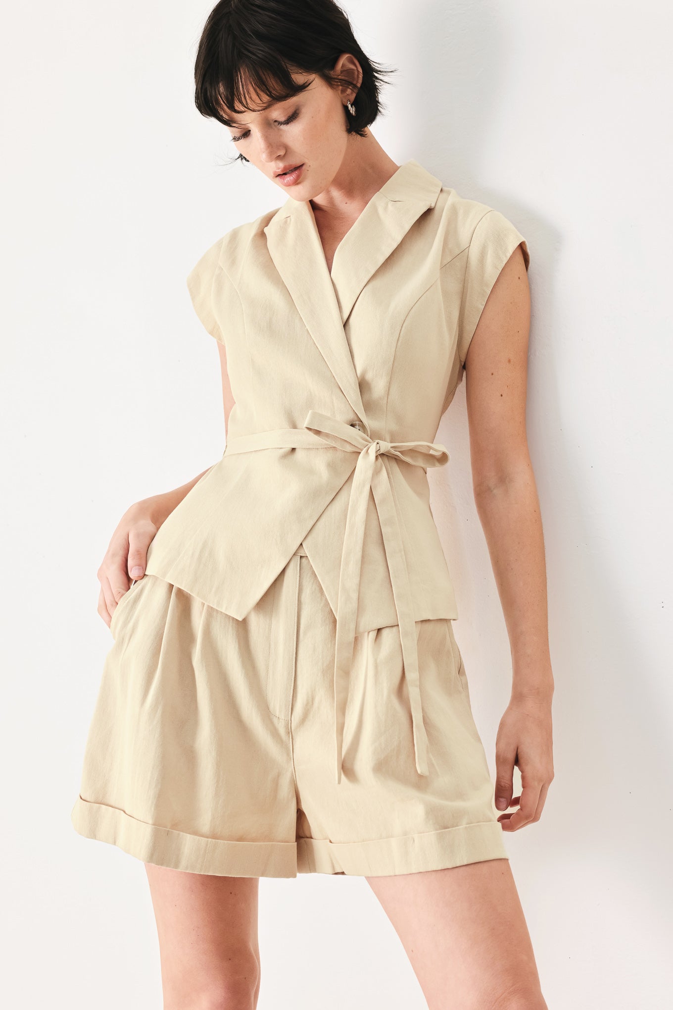 DESERT MINIMAL WOVEN VEST