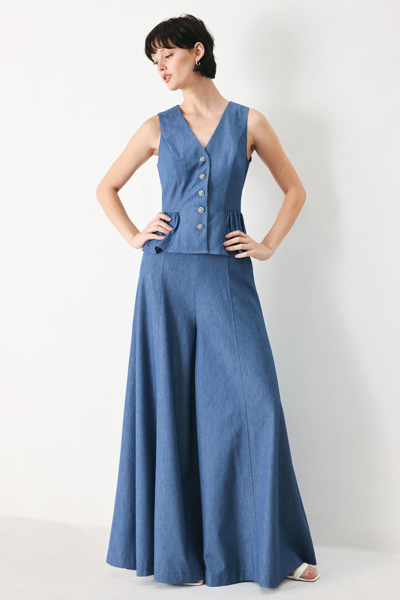CASUAL ROMANCE WOVEN VEST