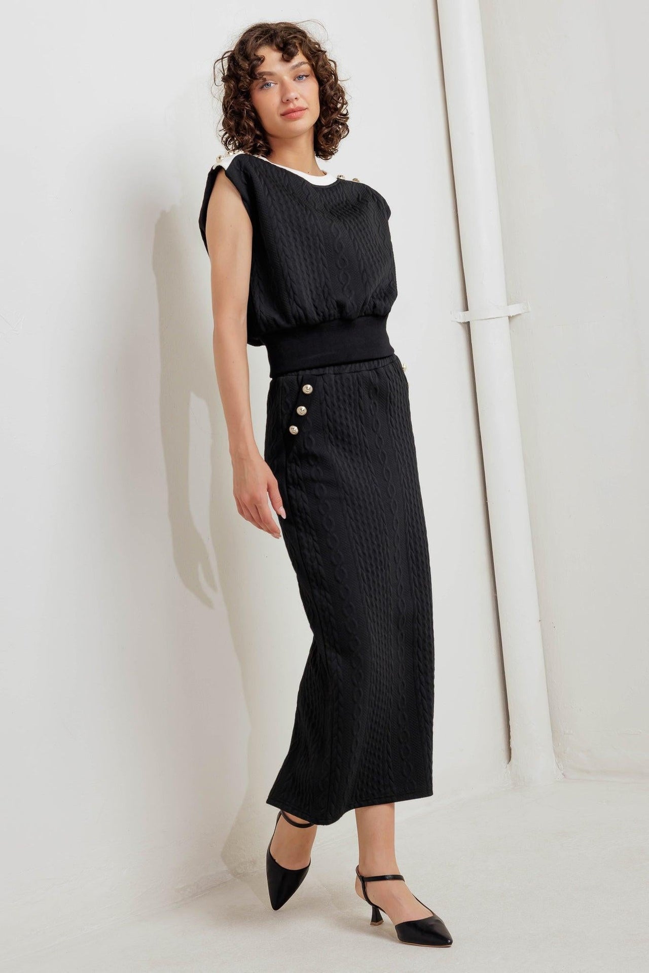 URBAN LUXE COMMAND KNIT MIDI SKIRT