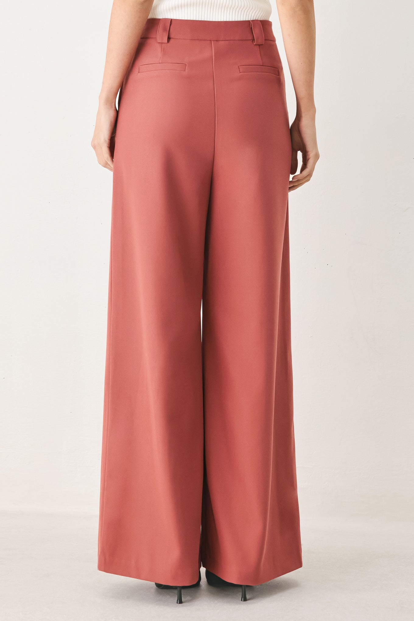 MODERN FLOW WOVEN PANTS